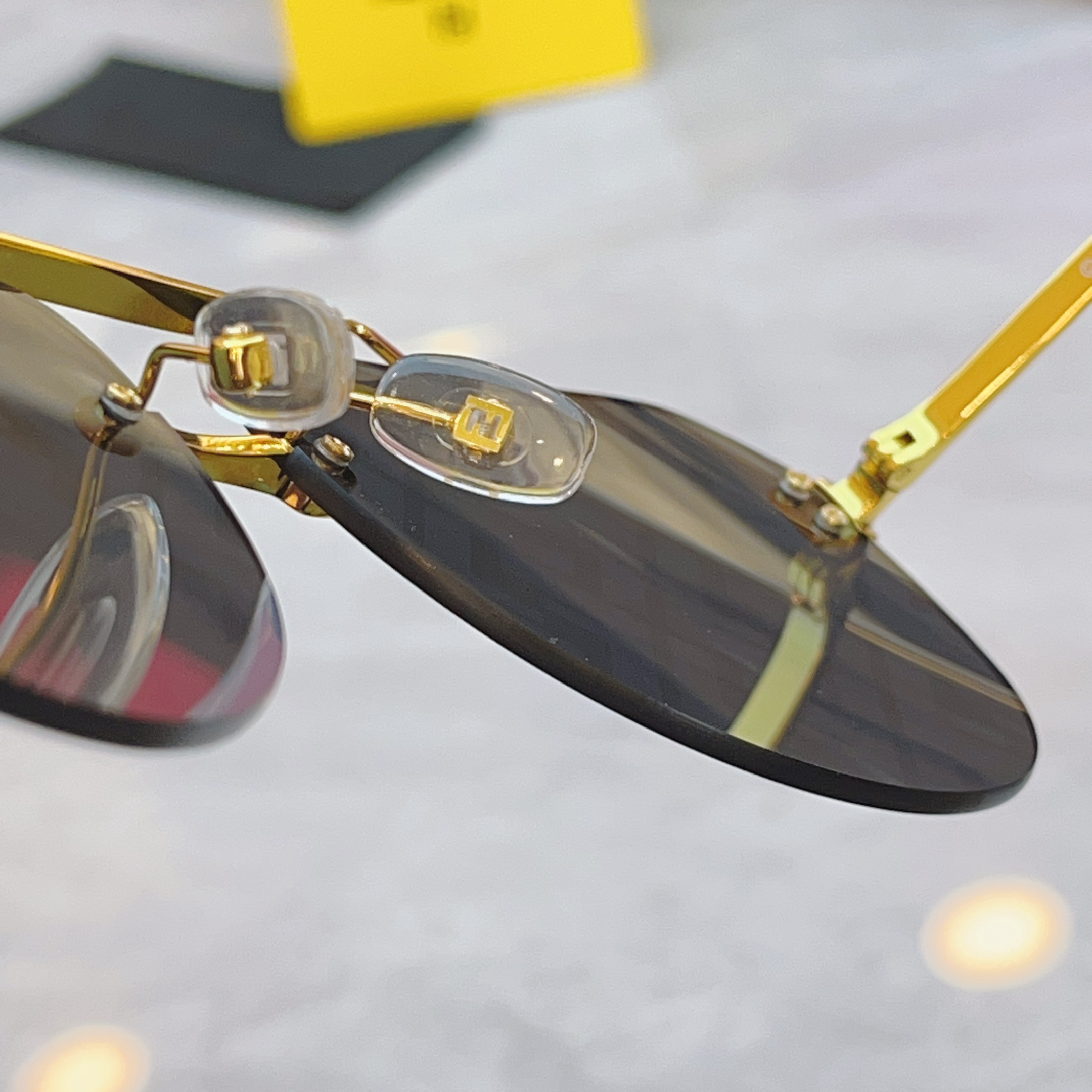 ，【FEN*】芬*迪新款太阳镜🕶️，MODEL：FD40115U，SIZE：63口14-145