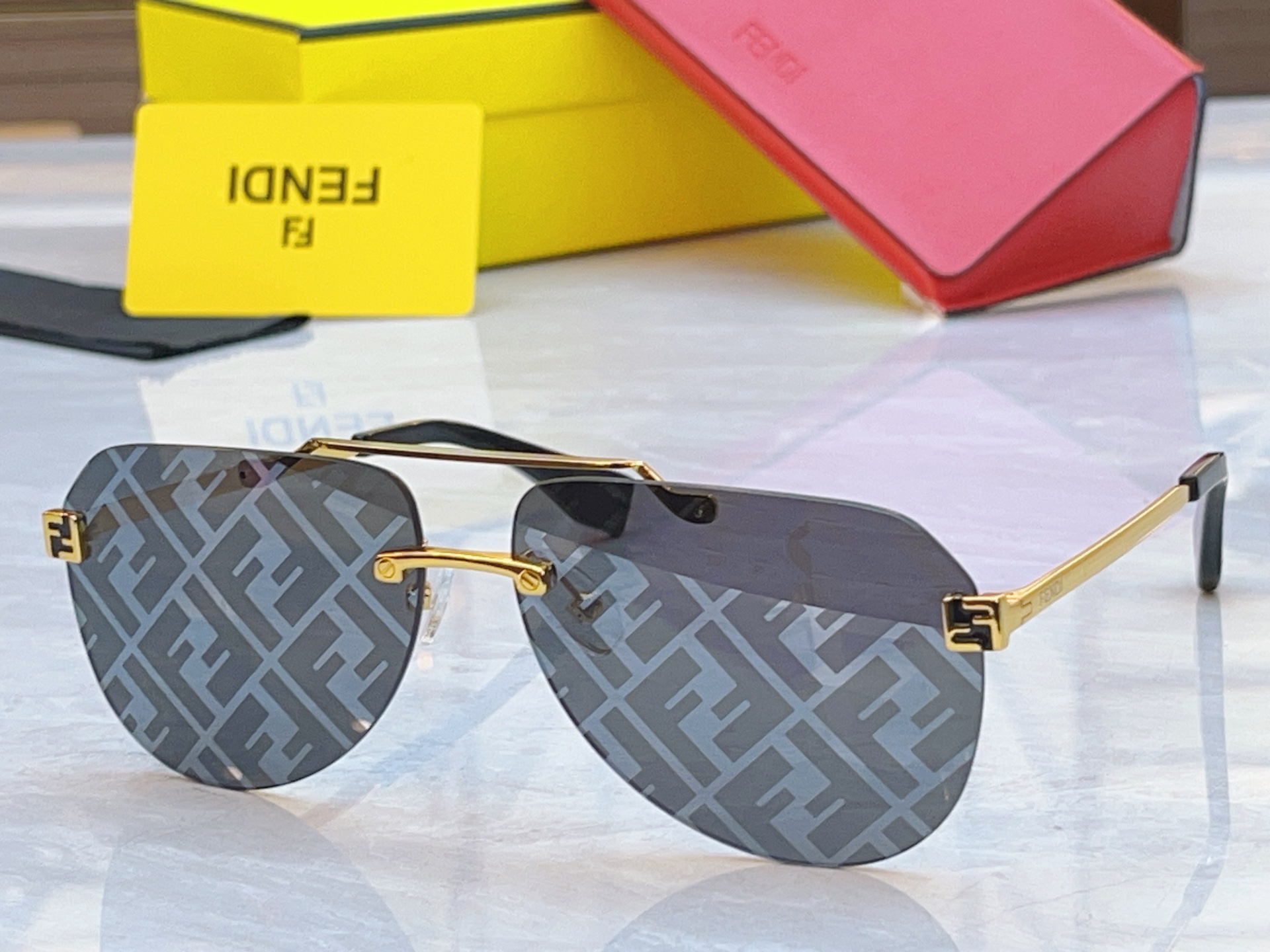 ，【FEN*】芬*迪新款太阳镜🕶️，MODEL：FD40115U，SIZE：63口14-145