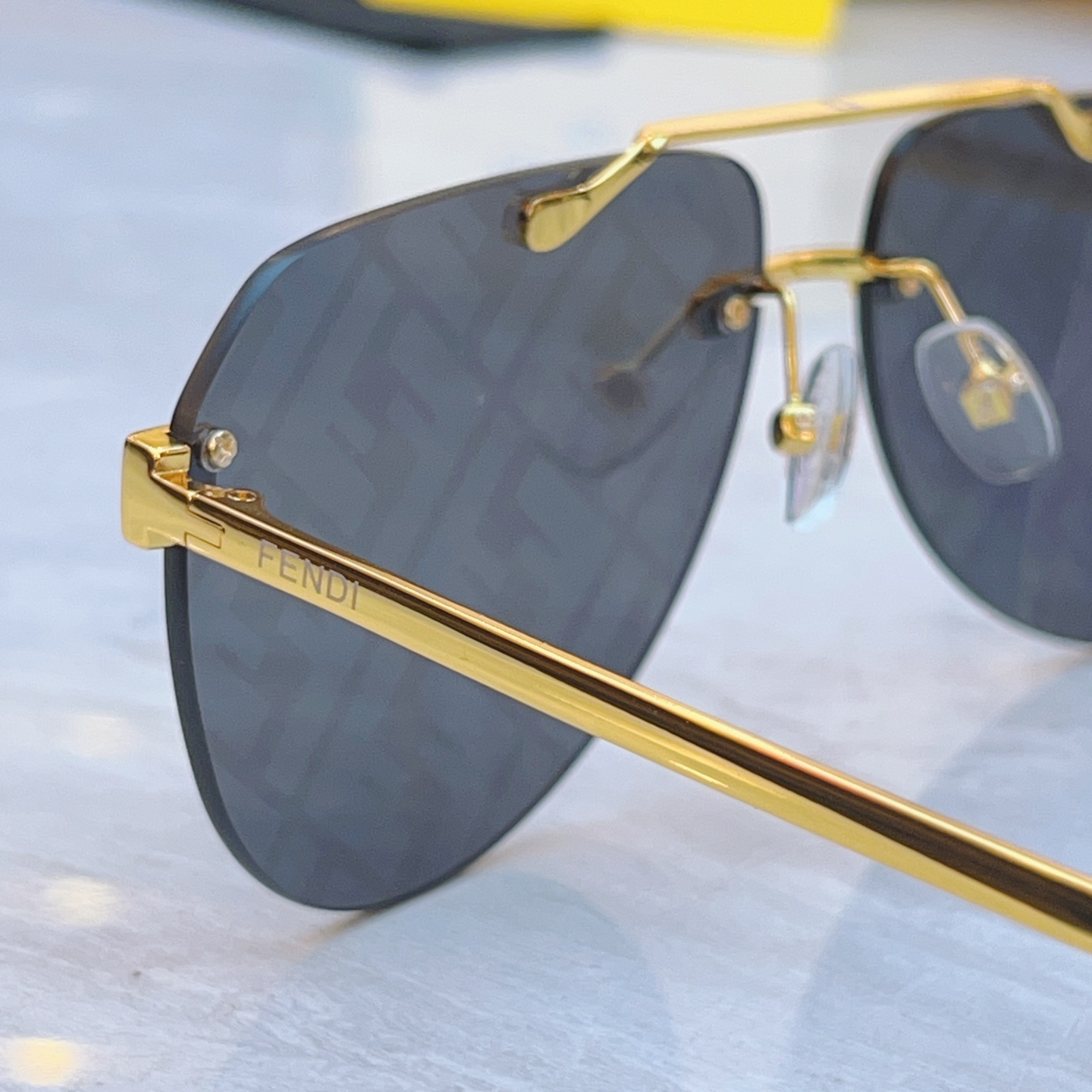 ，【FEN*】芬*迪新款太阳镜🕶️，MODEL：FD40115U，SIZE：63口14-145