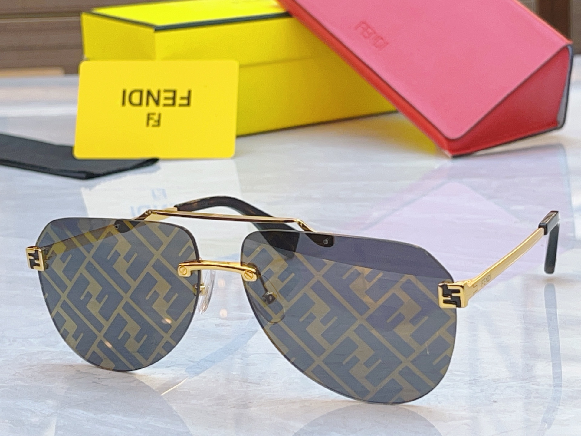 ，【FEN*】芬*迪新款太阳镜🕶️，MODEL：FD40115U，SIZE：63口14-145