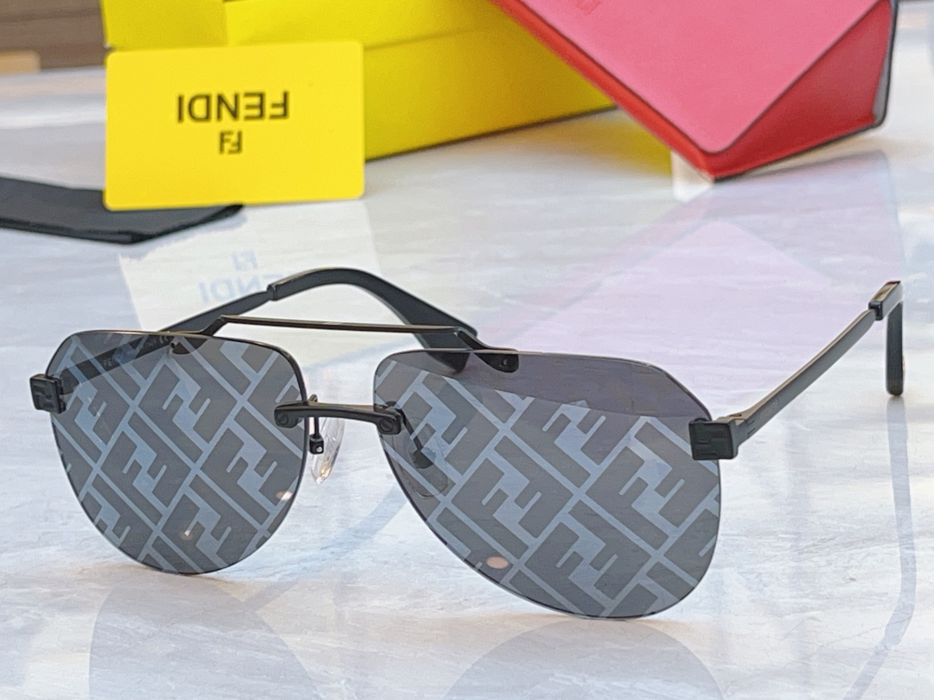 ，【FEN*】芬*迪新款太阳镜🕶️，MODEL：FD40115U，SIZE：63口14-145