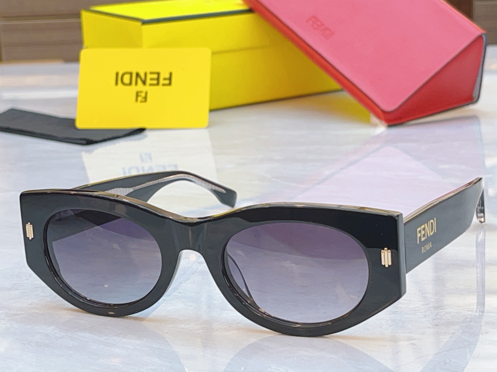 ，【FEN*】芬*迪新款太阳镜🕶️，MODEL：FD40125I，SIZE：50口23-145