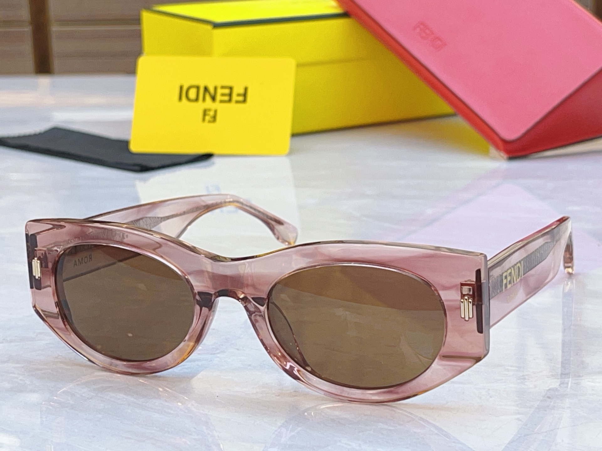 ，【FEN*】芬*迪新款太阳镜🕶️，MODEL：FD40125I，SIZE：50口23-145