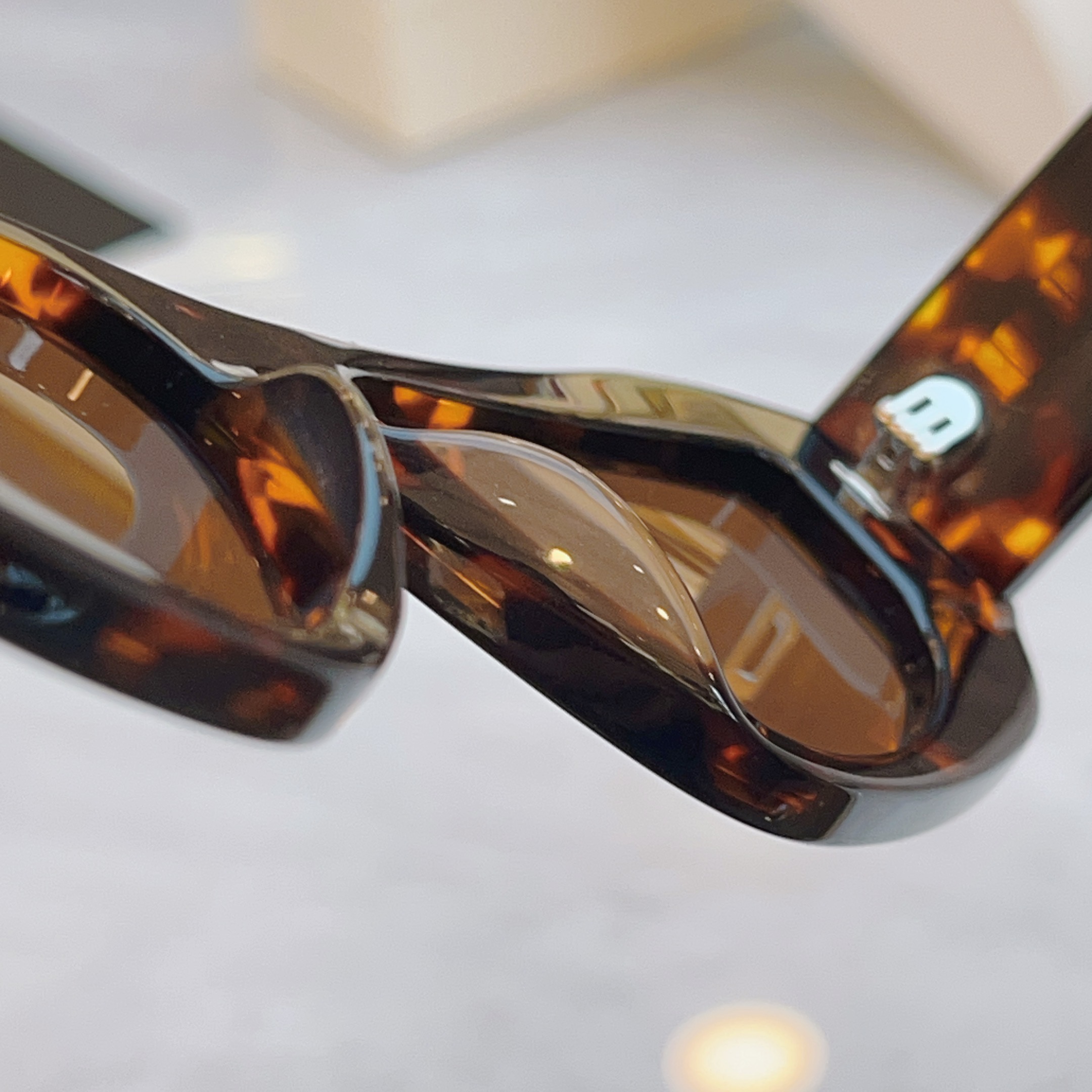 ，【PRAD*】普拉*达新款眼镜架，MODEL：SPR B19，SIZE：52口17-145