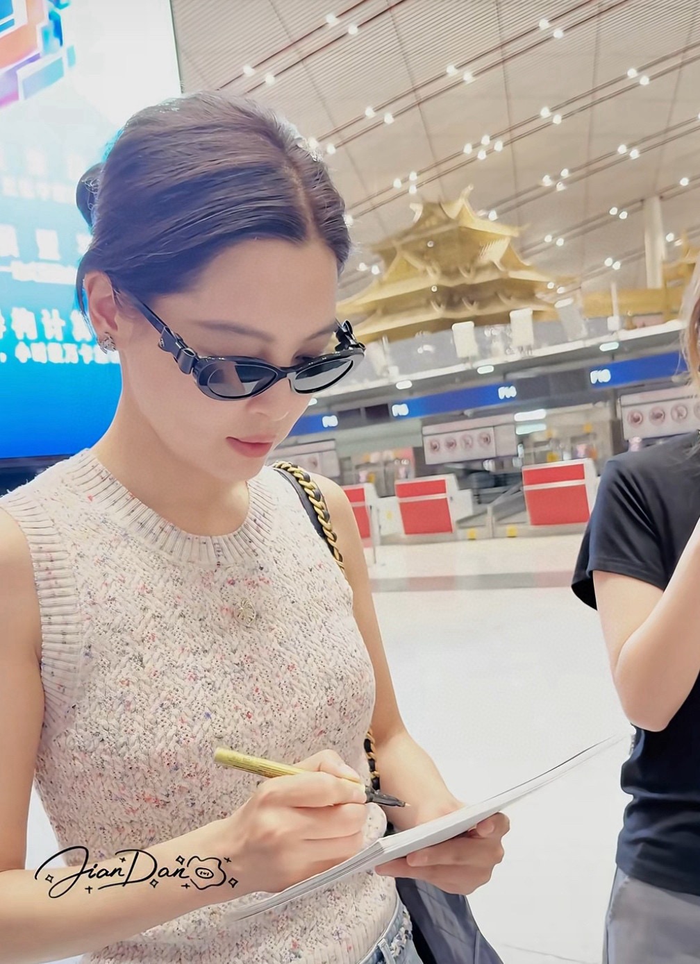 ，【CHANE*】香奈*儿新款太阳镜🕶️ 高版本✨，MODEL：71735A，SIZE：52口17-14