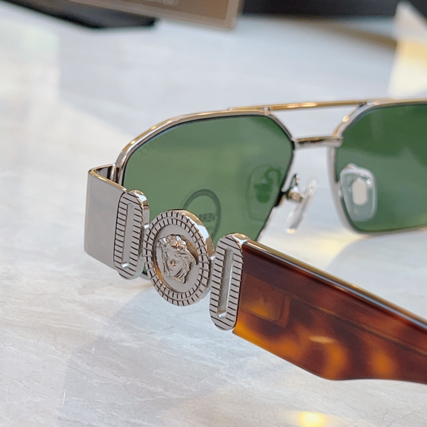 ，【VERSAC*】范思*哲新款太阳镜，MODEL：VE2287，SIZE：54口15-145