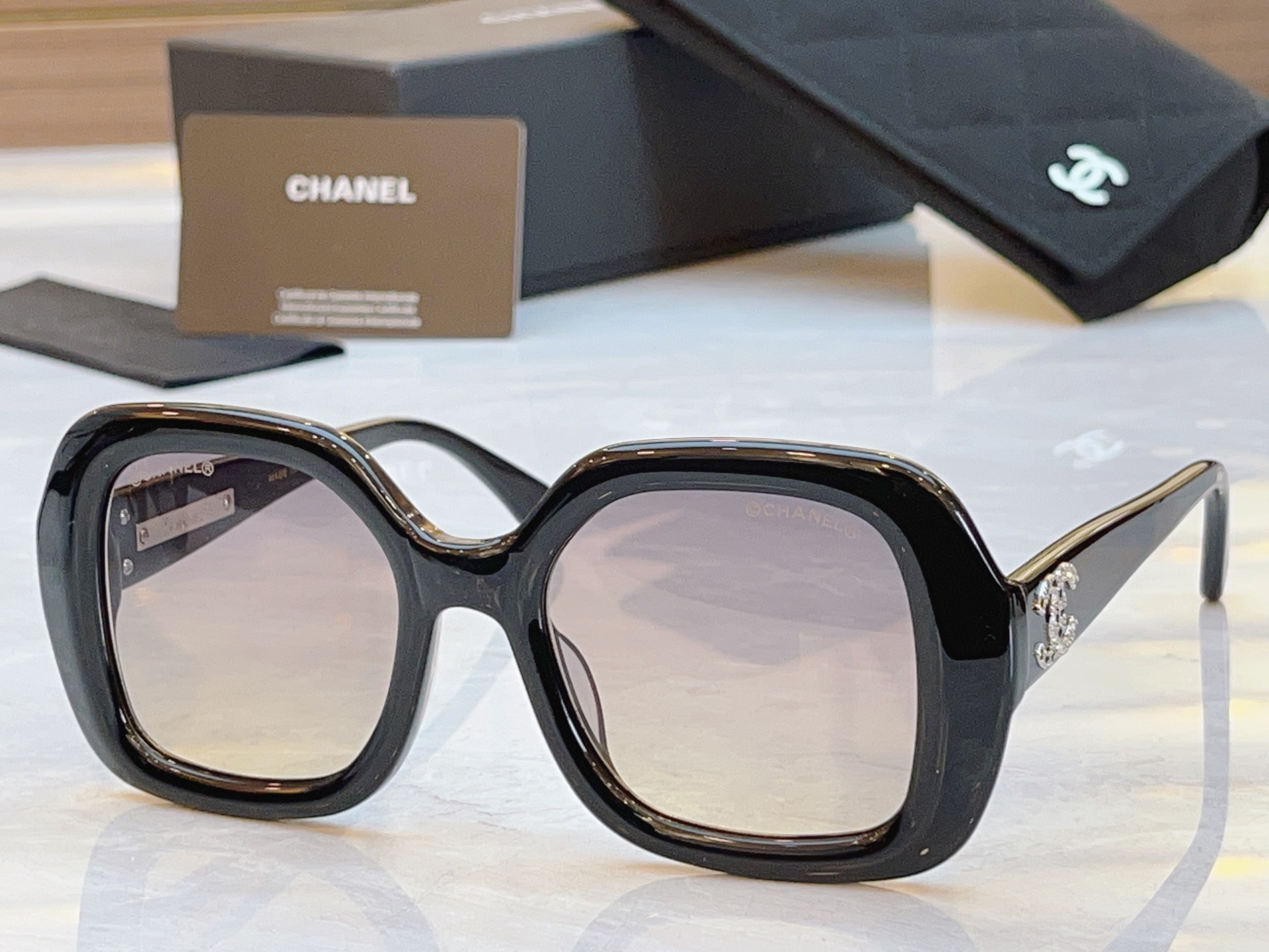 ，【CHANE*】香奈儿新款太阳镜，MODEL：CH9148B，SIZE：52口21-142