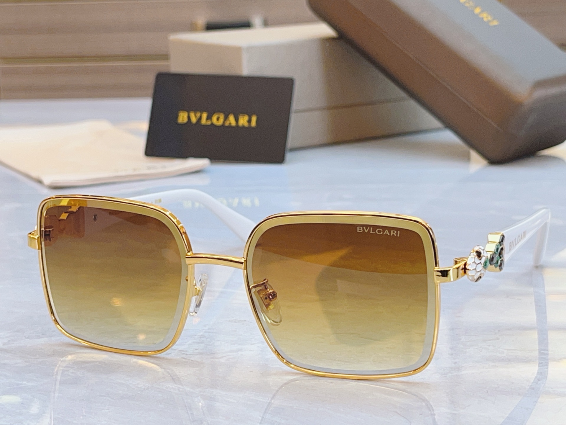 ，【BVLGA*】宝格*丽新款太阳镜，MODEL：BV 1810LU，SIZE：56口18-145