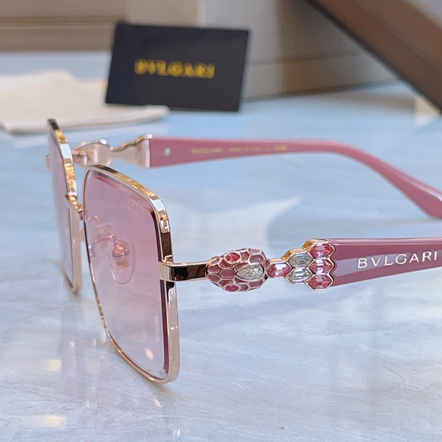 ，【BVLGA*】宝格*丽新款太阳镜，MODEL：BV 1810LU，SIZE：56口18-145