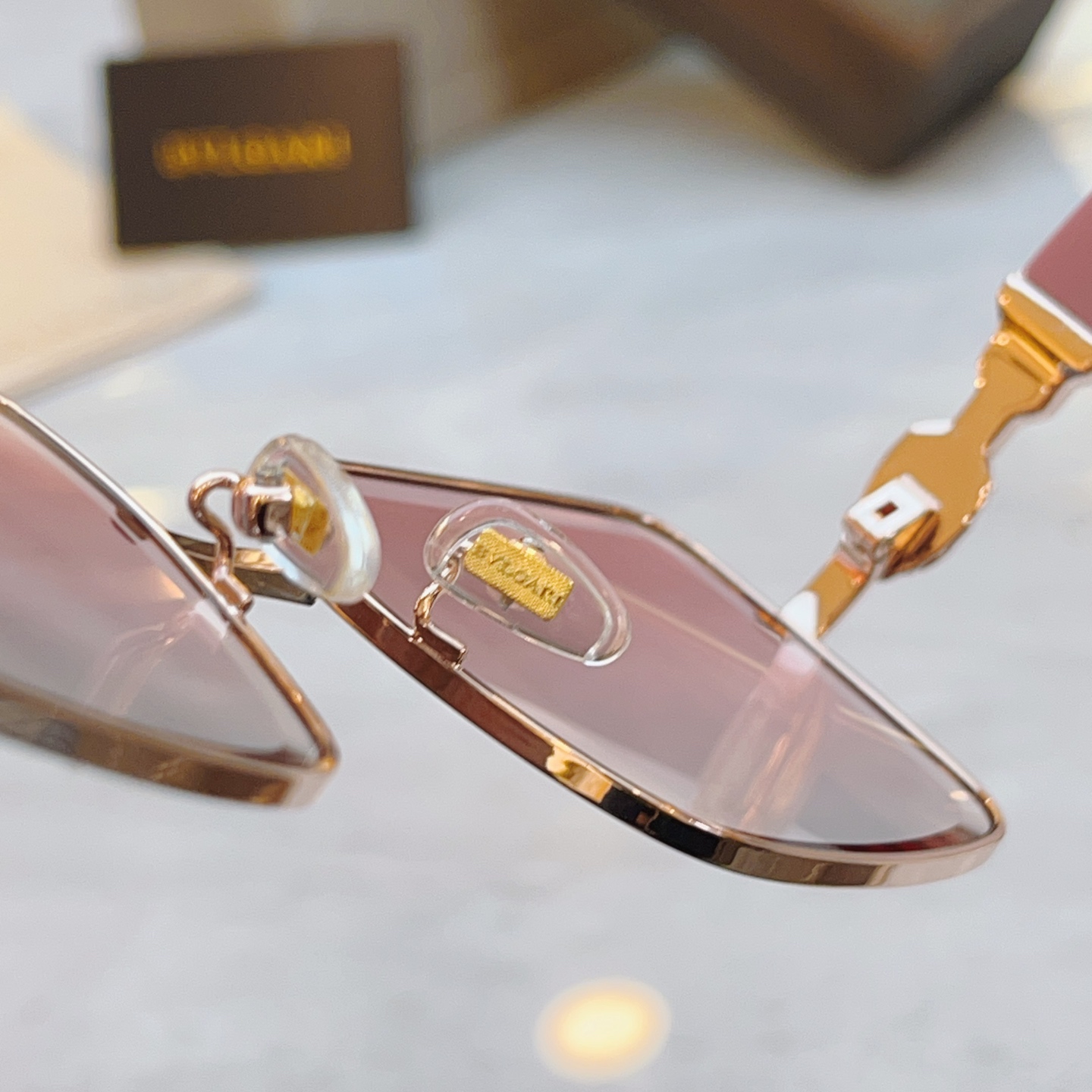 ，【BVLGA*】宝格*丽新款太阳镜，MODEL：BV 1810LU，SIZE：56口18-145