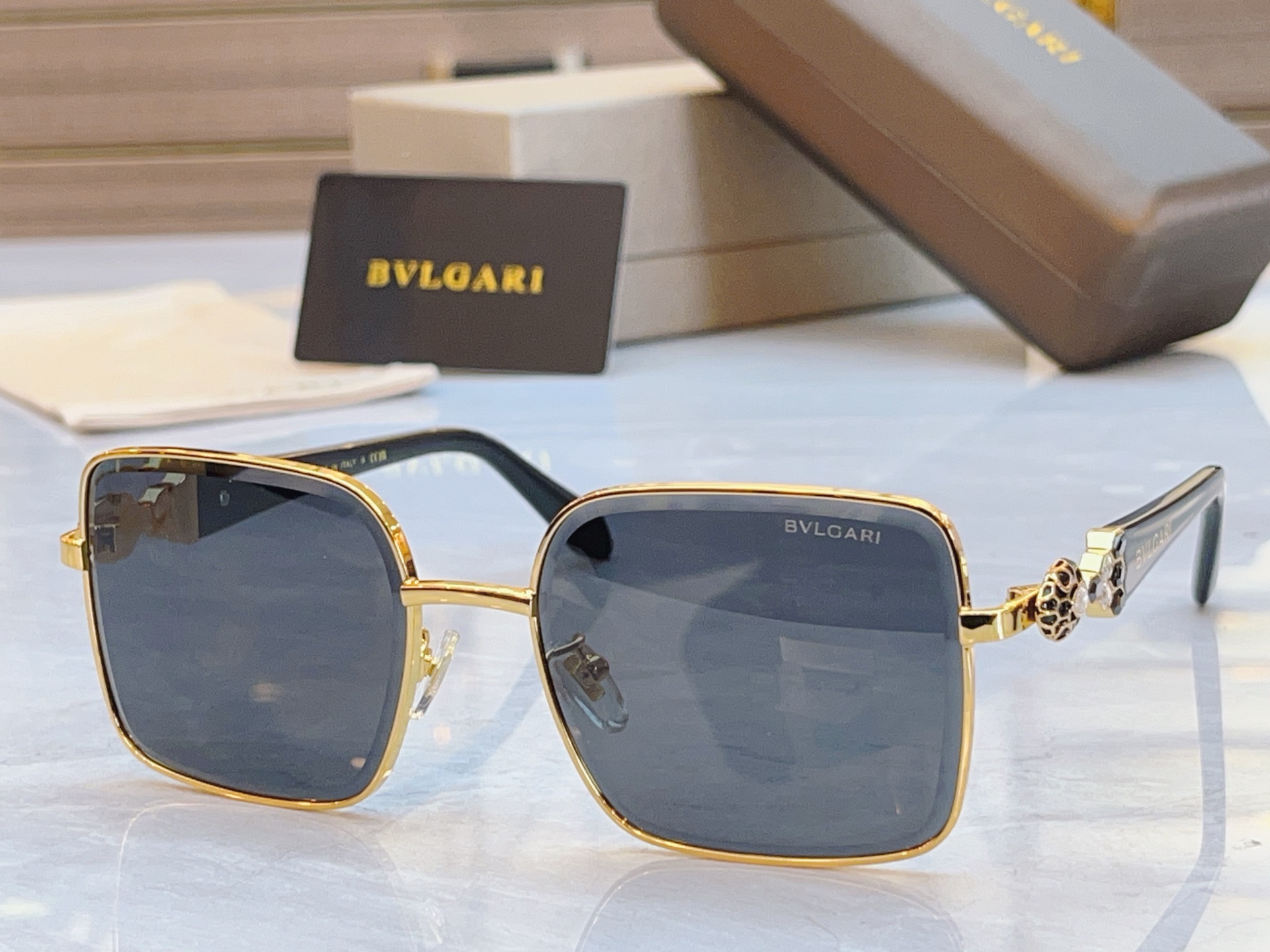 ，【BVLGA*】宝格*丽新款太阳镜，MODEL：BV 1810LU，SIZE：56口18-145