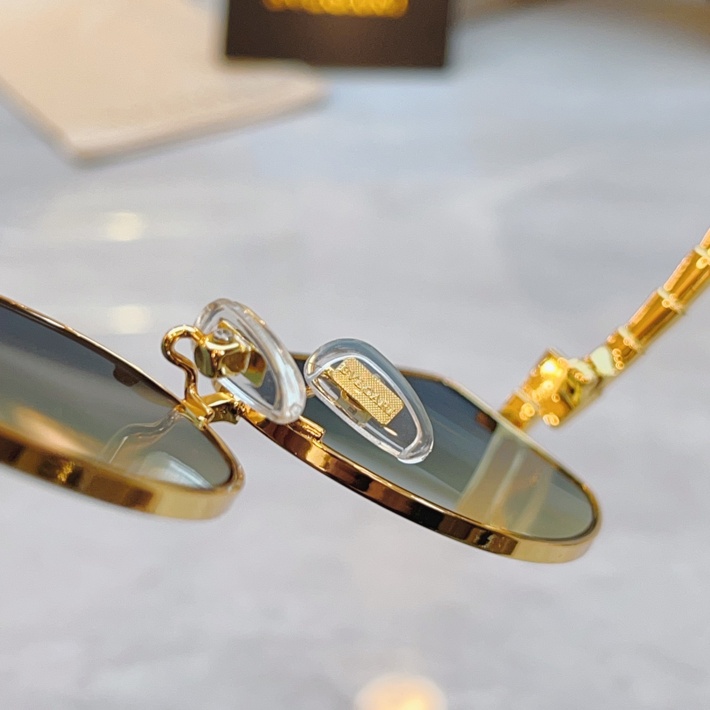 ，【BVLGA*】宝格*丽新款太阳镜，MODEL：BV 1803LU，SIZE：56口17-142