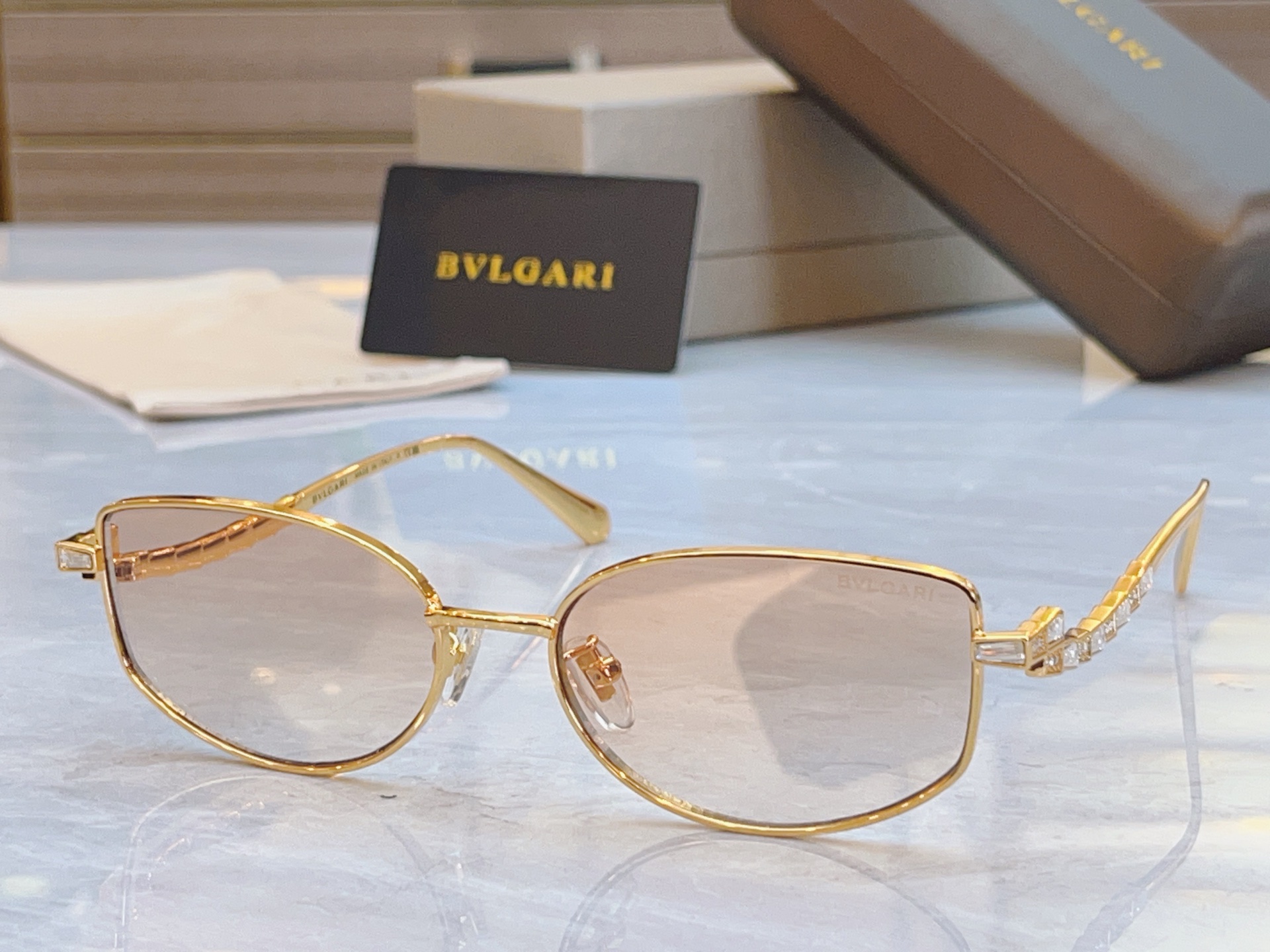 ，【BVLGA*】宝格*丽新款太阳镜，MODEL：BV 1803LU，SIZE：56口17-142