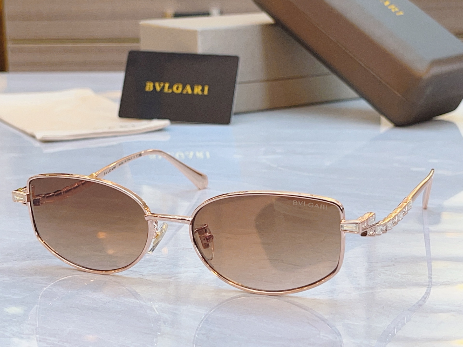 ，【BVLGA*】宝格*丽新款太阳镜，MODEL：BV 1803LU，SIZE：56口17-142