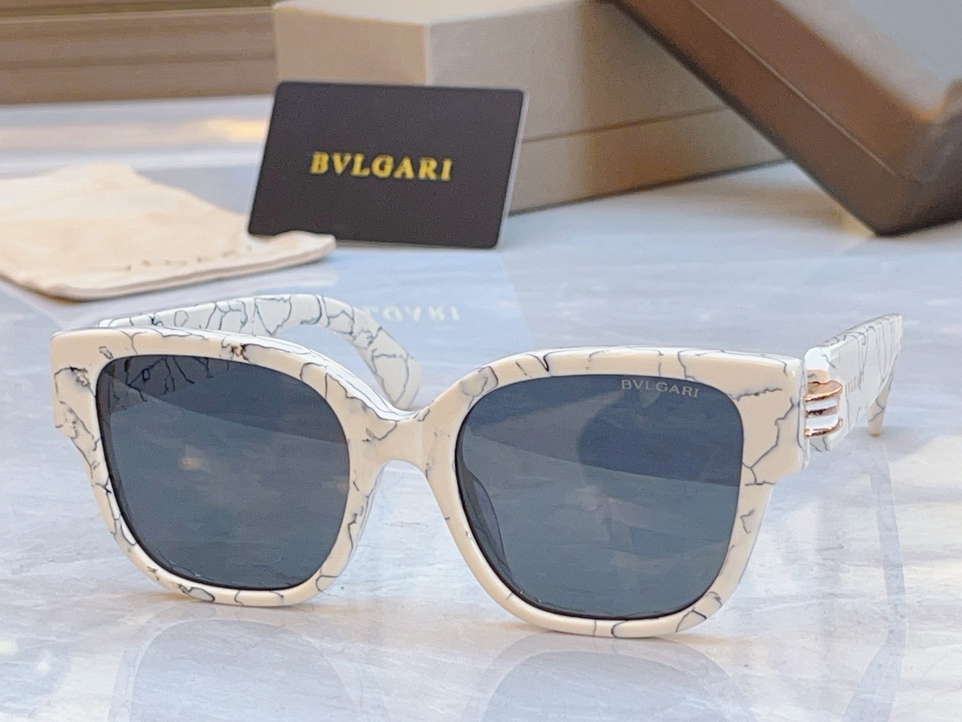 ，【BVLGA*】宝格*丽新款太阳镜，MODEL：BV50045I，SIZE：53口17-130