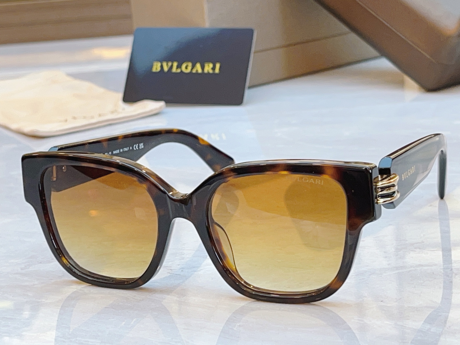 ，【BVLGA*】宝格*丽新款太阳镜，MODEL：BV50045I，SIZE：53口17-130