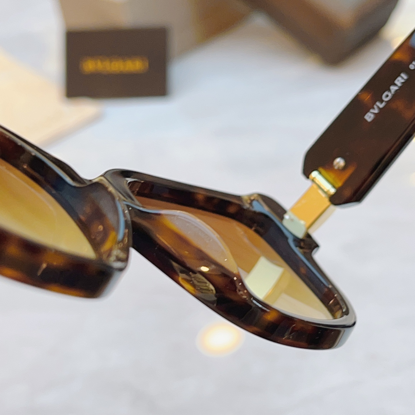 ，【BVLGA*】宝格*丽新款太阳镜，MODEL：BV50045I，SIZE：53口17-130