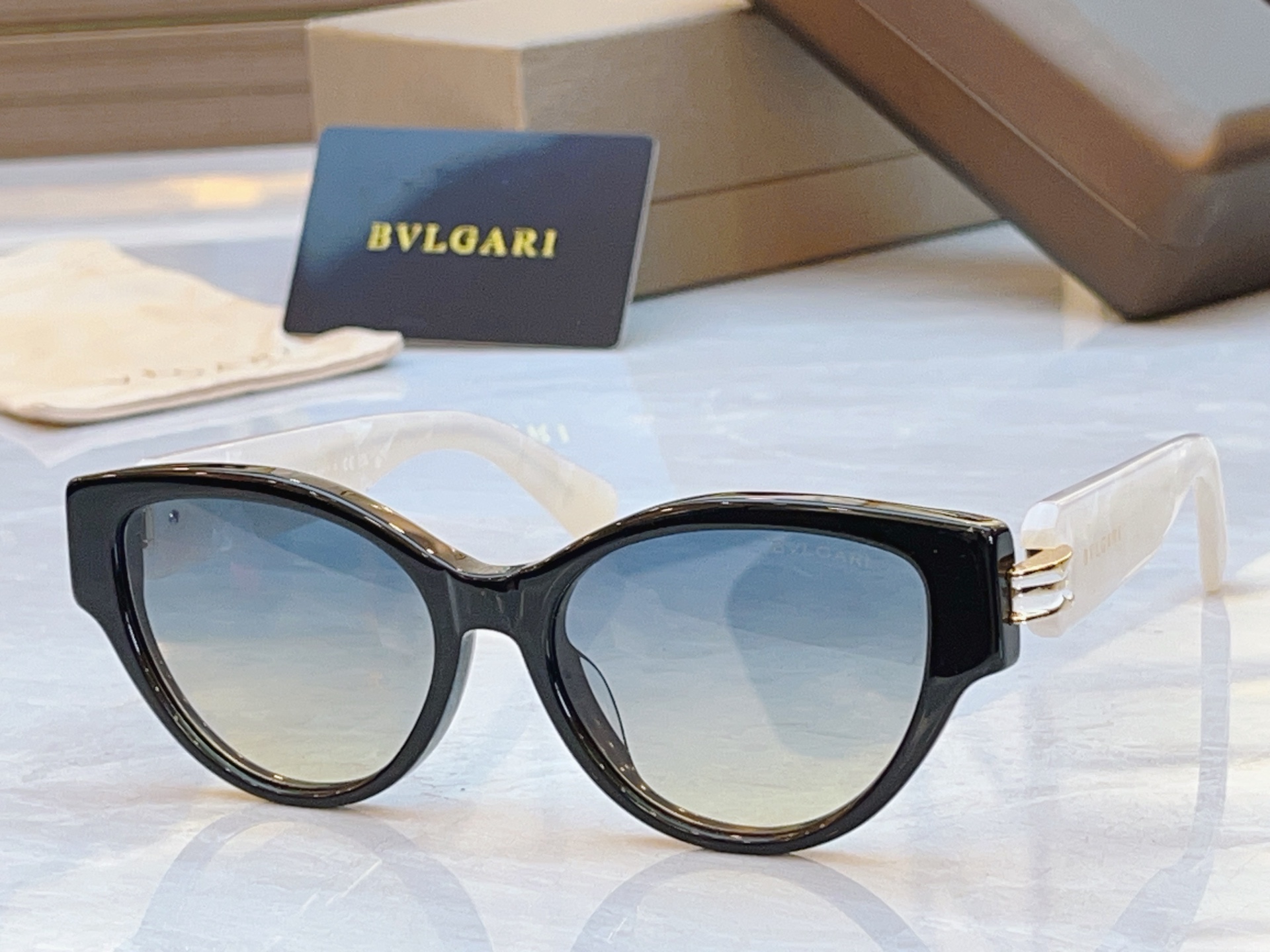 ，【BVLGA*】宝格*丽新款太阳镜，MODEL：BV50045I，SIZE：53口17-130