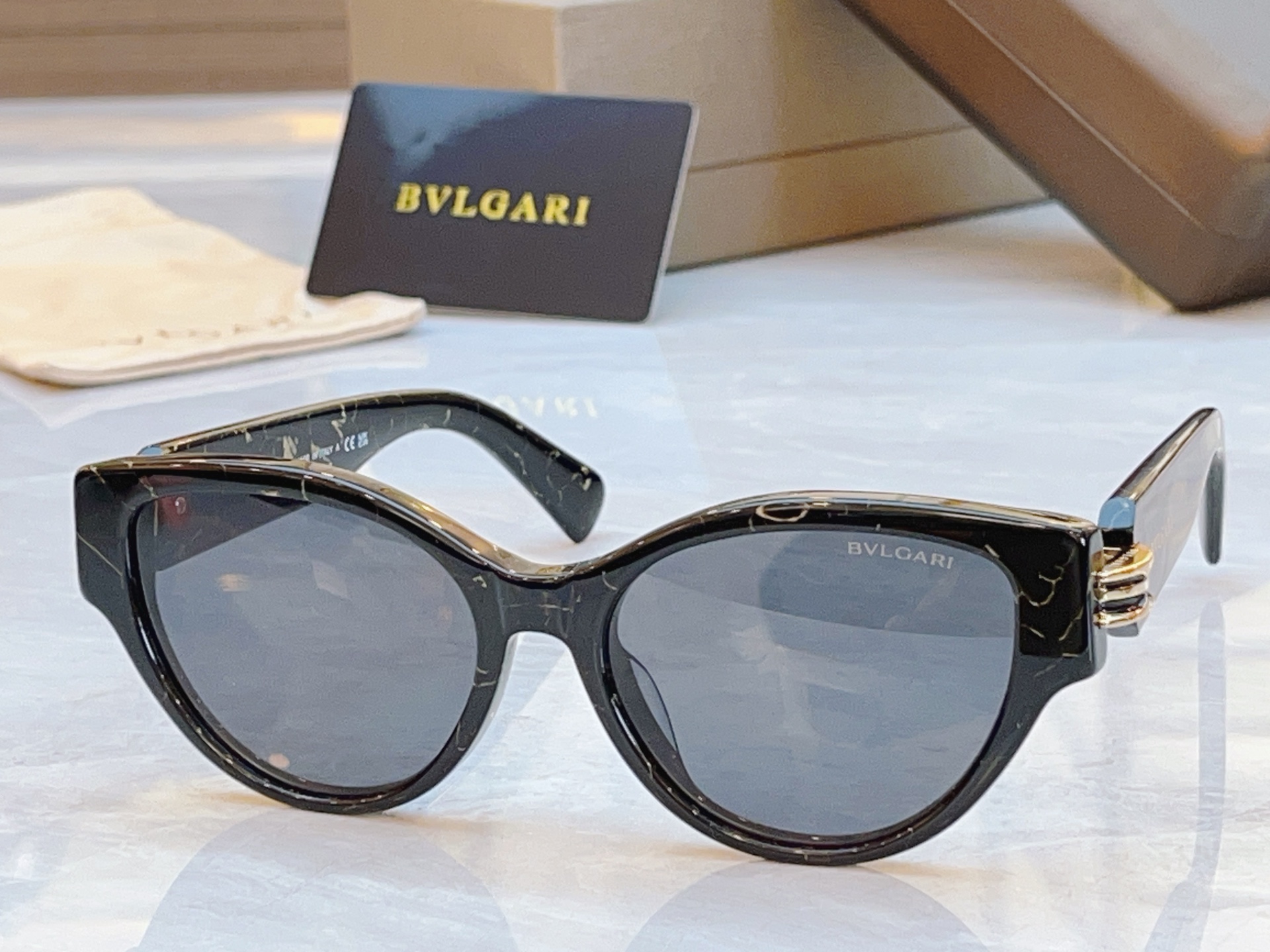 ，【BVLGA*】宝格*丽新款太阳镜，MODEL：BV50045I，SIZE：53口17-130