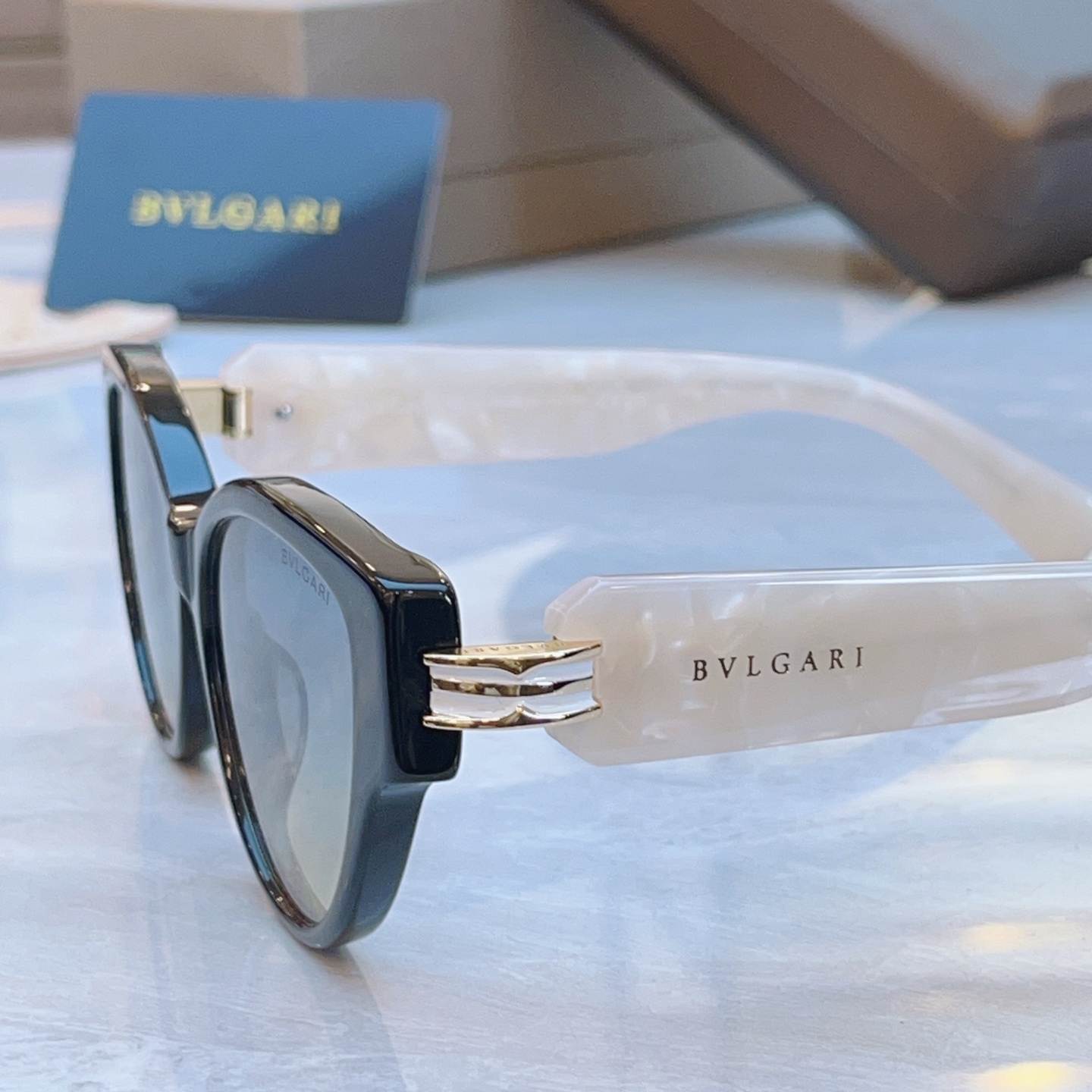 ，【BVLGA*】宝格*丽新款太阳镜，MODEL：BV50045I，SIZE：53口17-130