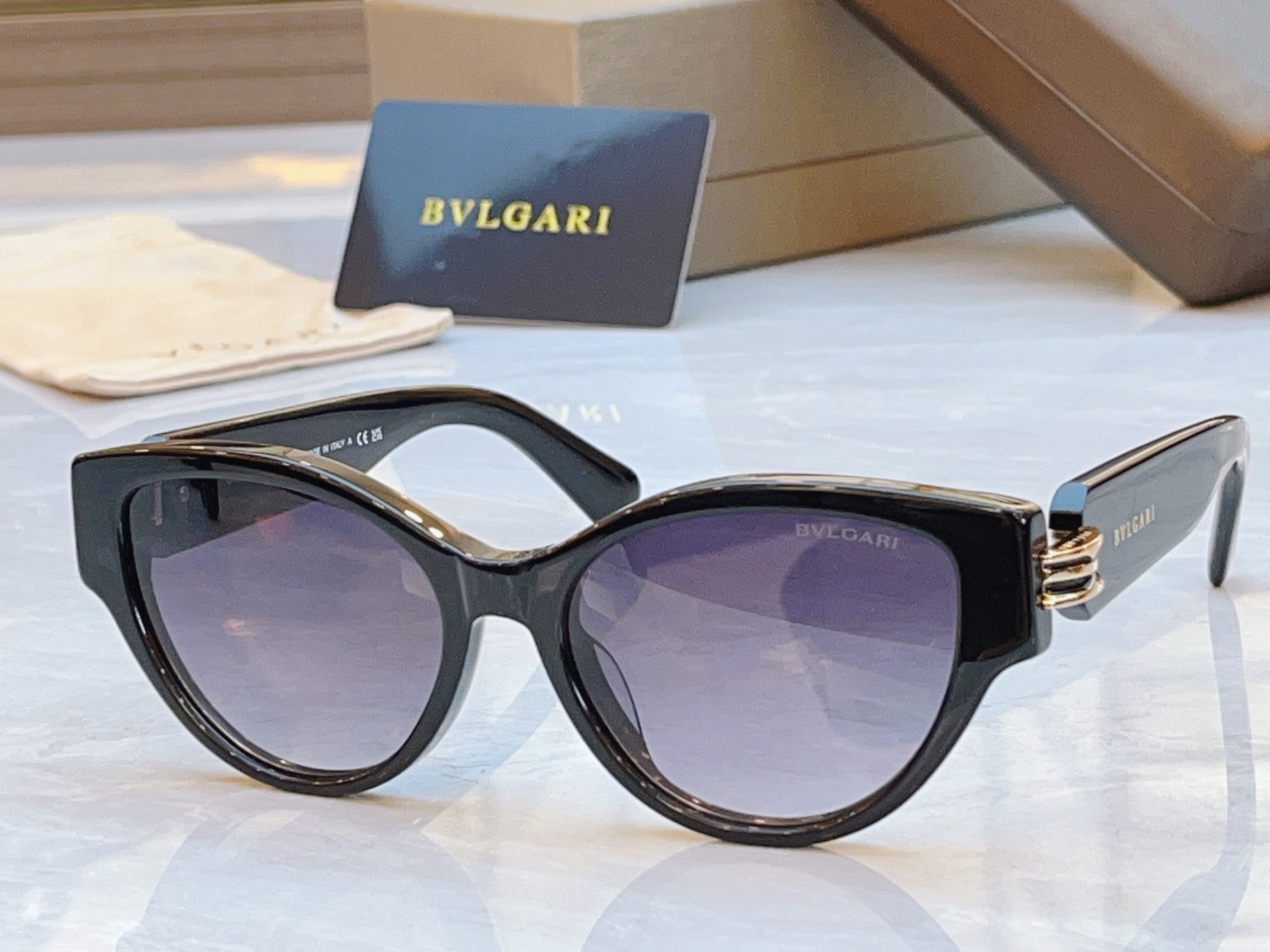 ，【BVLGA*】宝格*丽新款太阳镜，MODEL：BV50045I，SIZE：53口17-130