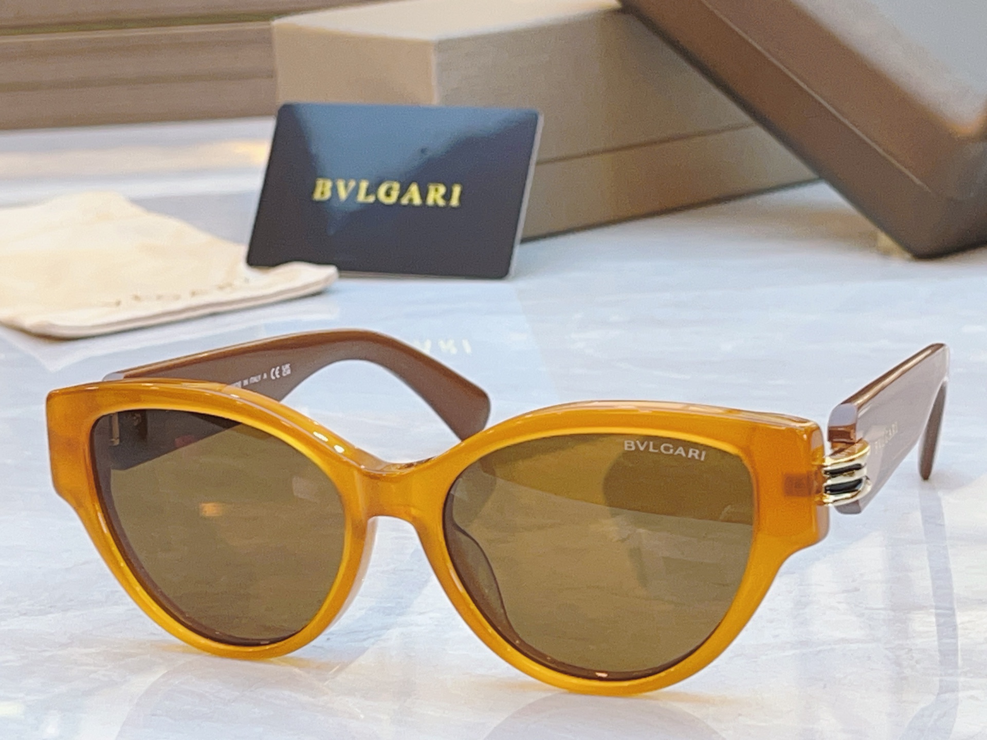 ，【BVLGA*】宝格*丽新款太阳镜，MODEL：BV50045I，SIZE：53口17-130