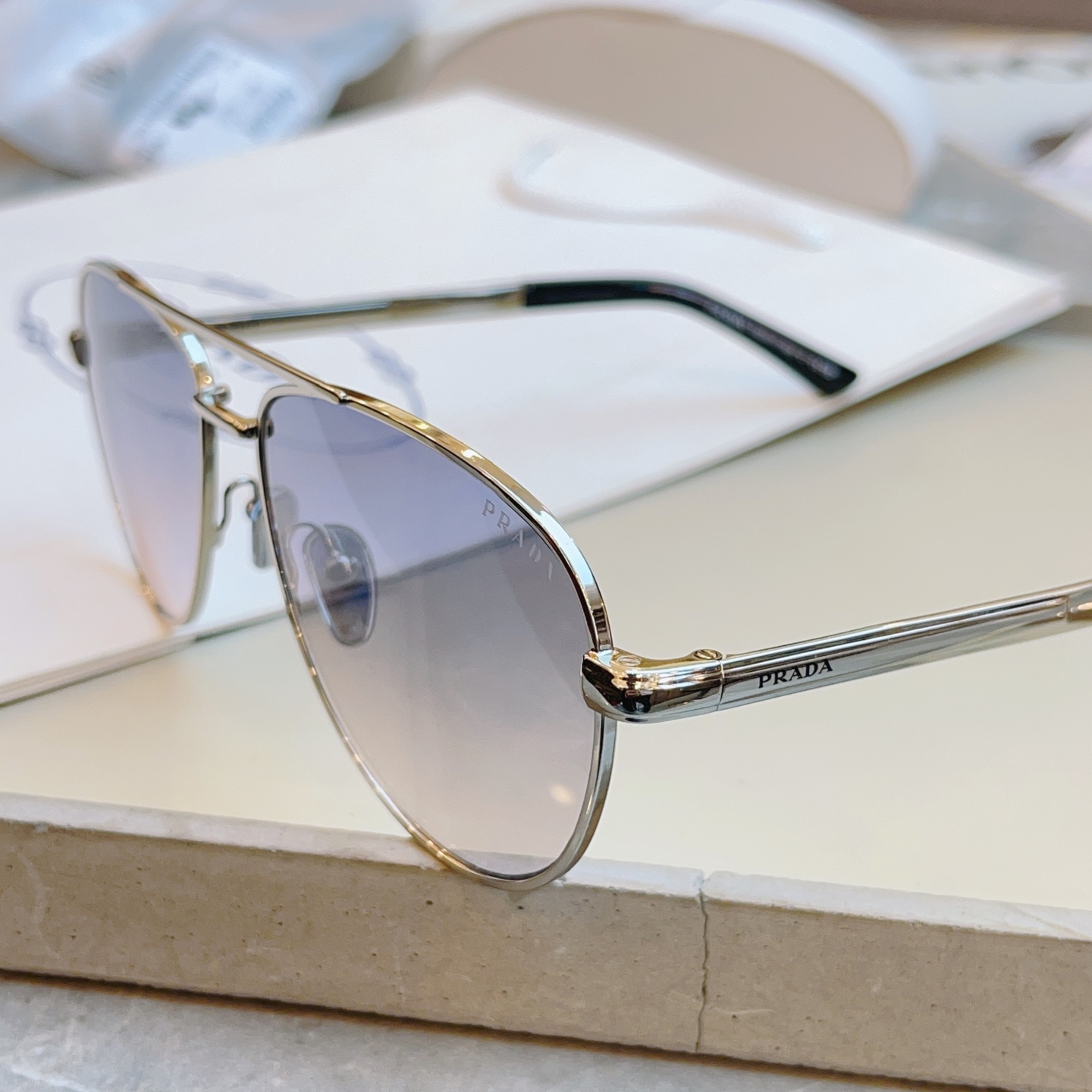 ，【PRAD*】普拉*达新款太阳镜🕶️，MODEL：SPR A54，SIZE：60口16-145