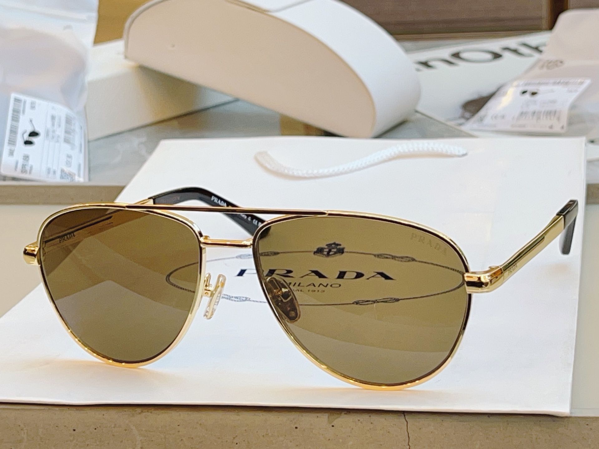 ，【PRAD*】普拉*达新款太阳镜🕶️，MODEL：SPR A54，SIZE：60口16-145