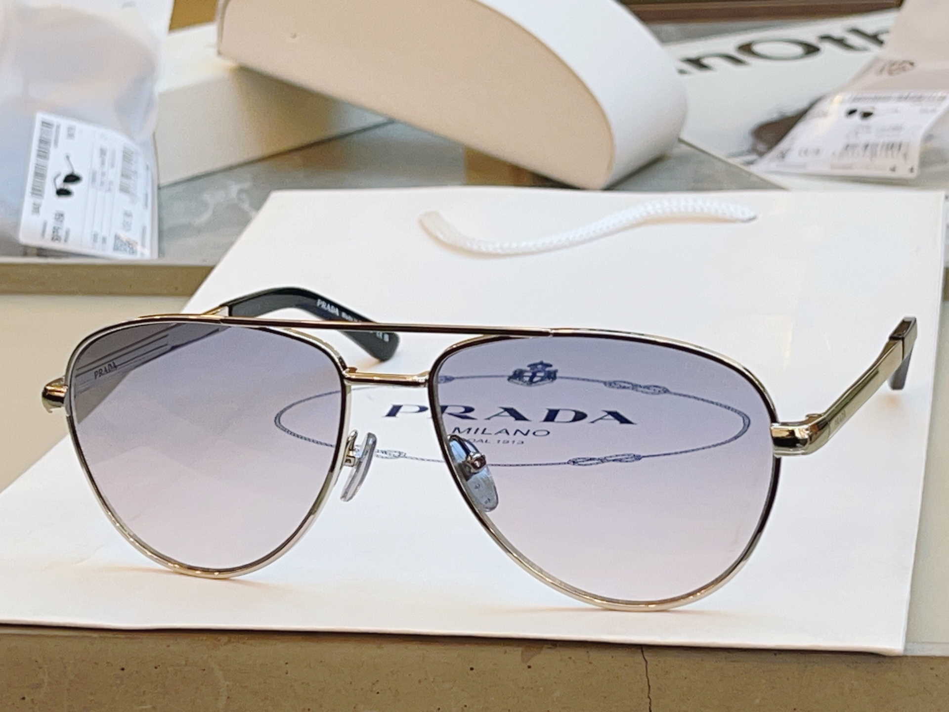 ，【PRAD*】普拉*达新款太阳镜🕶️，MODEL：SPR A54，SIZE：60口16-145