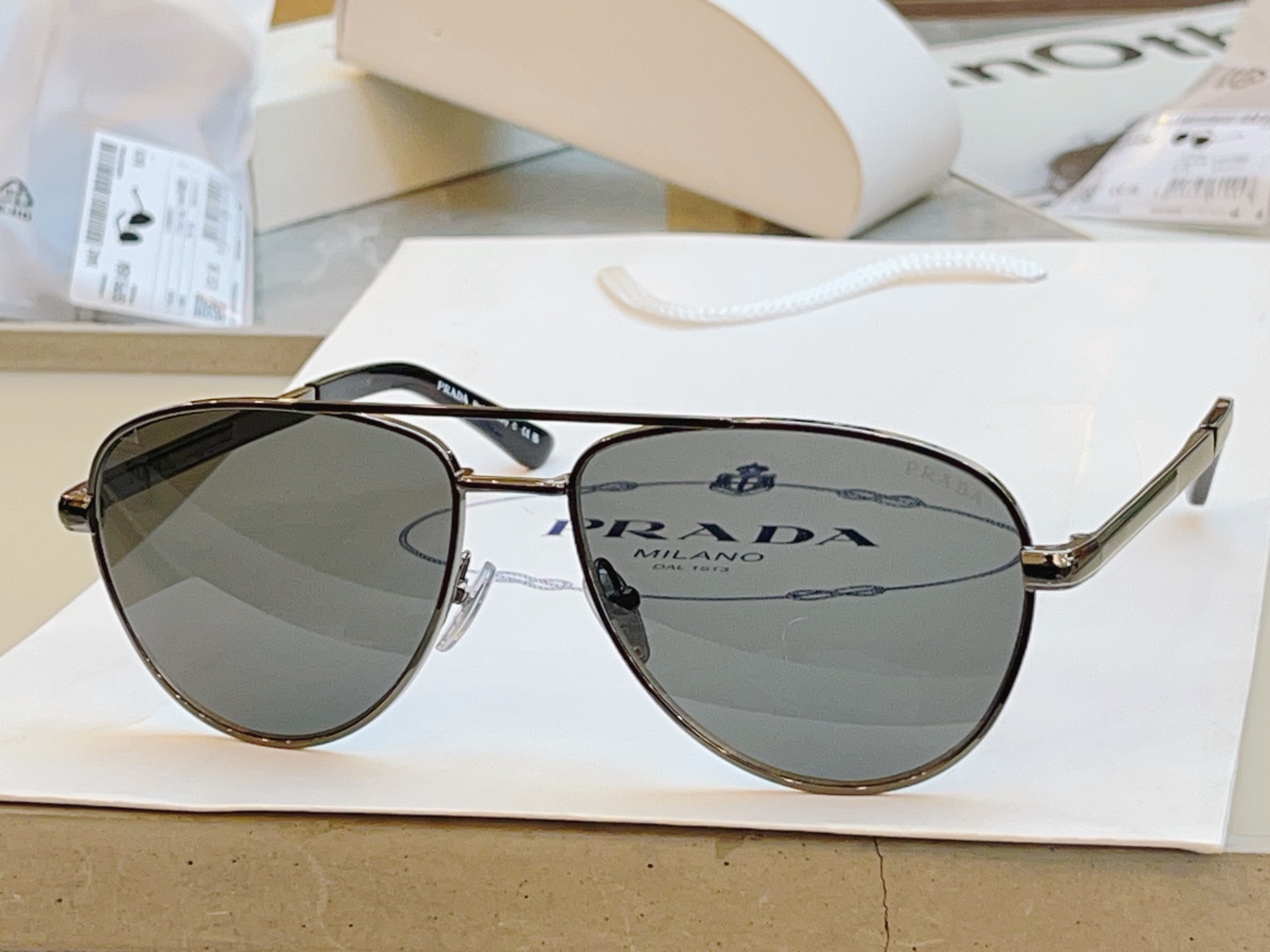 ，【PRAD*】普拉*达新款太阳镜🕶️，MODEL：SPR A54，SIZE：60口16-145
