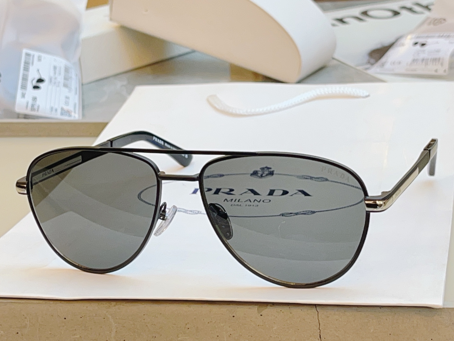 ，【PRAD*】普拉*达新款太阳镜🕶️，MODEL：SPR A54，SIZE：60口16-145