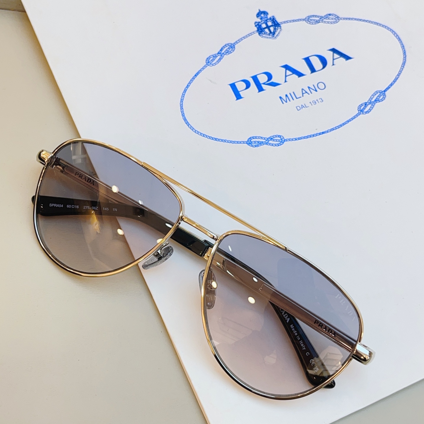 ，【PRAD*】普拉*达新款太阳镜🕶️，MODEL：SPR A54，SIZE：60口16-145