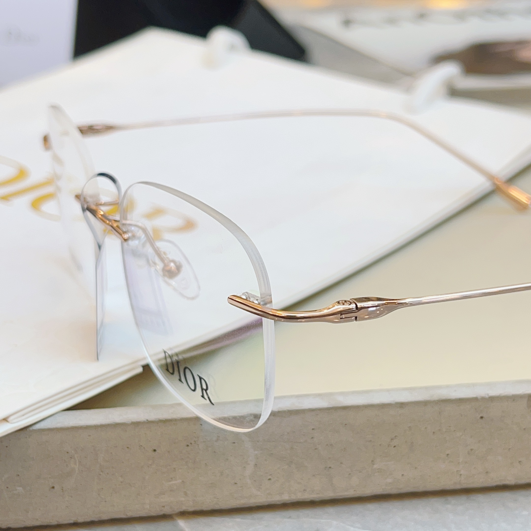 ，【DIO* 】迪*奥新款眼镜架 钛架 IP电镀✨，MODEL：96612，SIZE：55口18-145