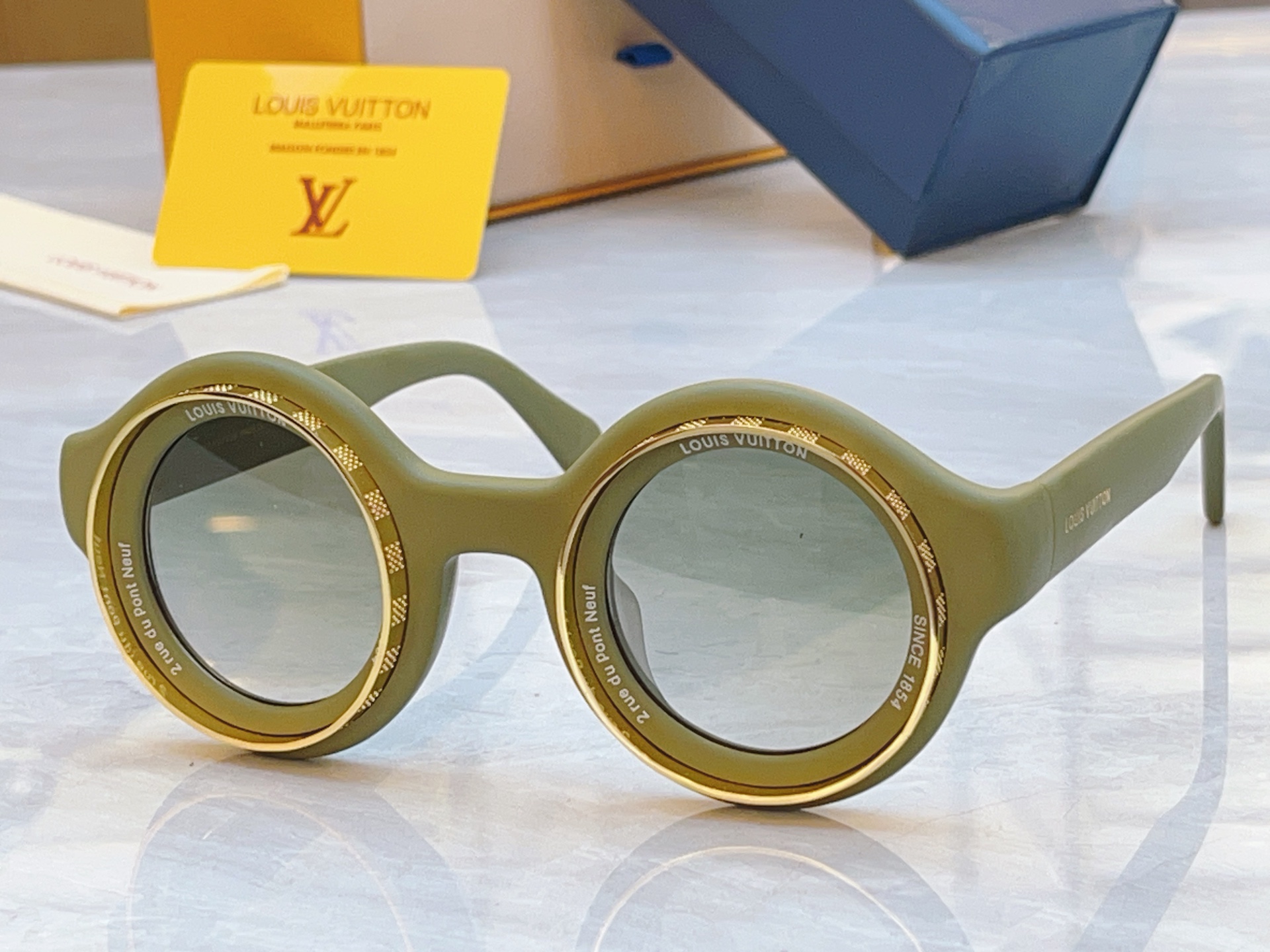 ，【LOUIS VUITTO*】路易*威登新款太阳镜，MODEL：Z2598U，SIZE：44口32-1