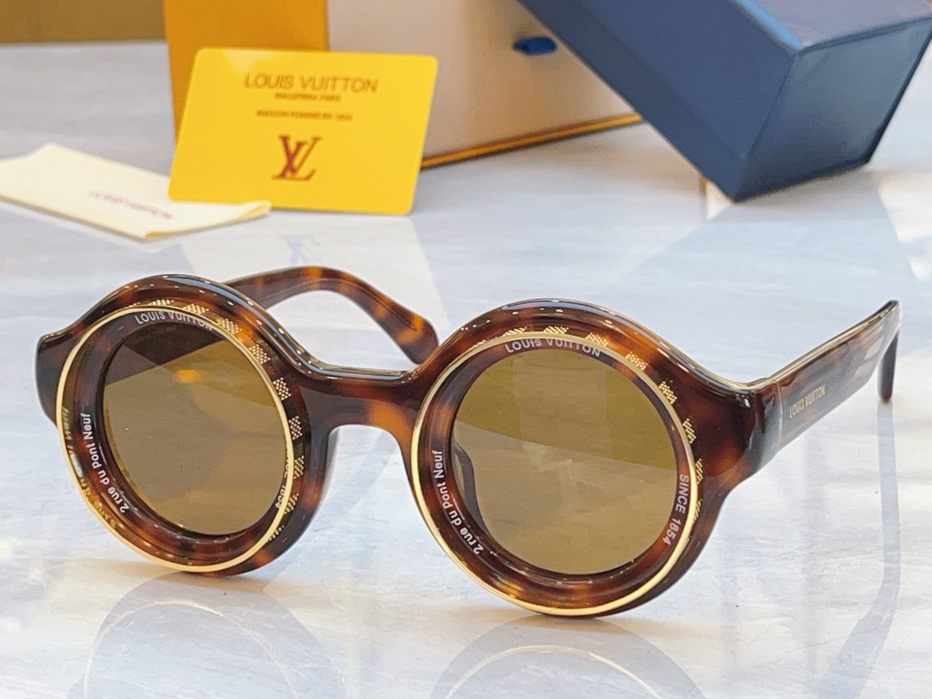 ，【LOUIS VUITTO*】路易*威登新款太阳镜，MODEL：Z2598U，SIZE：44口32-1