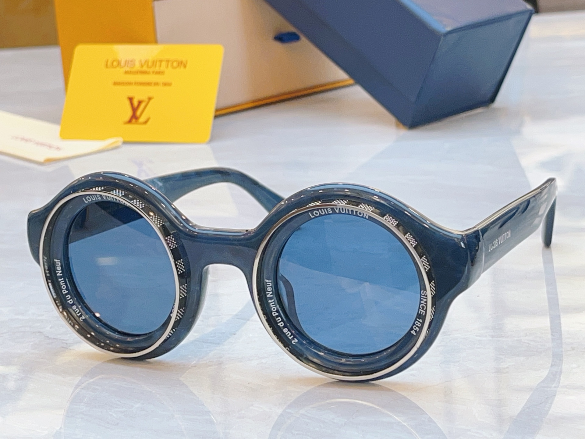 ，【LOUIS VUITTO*】路易*威登新款太阳镜，MODEL：Z2598U，SIZE：44口32-1