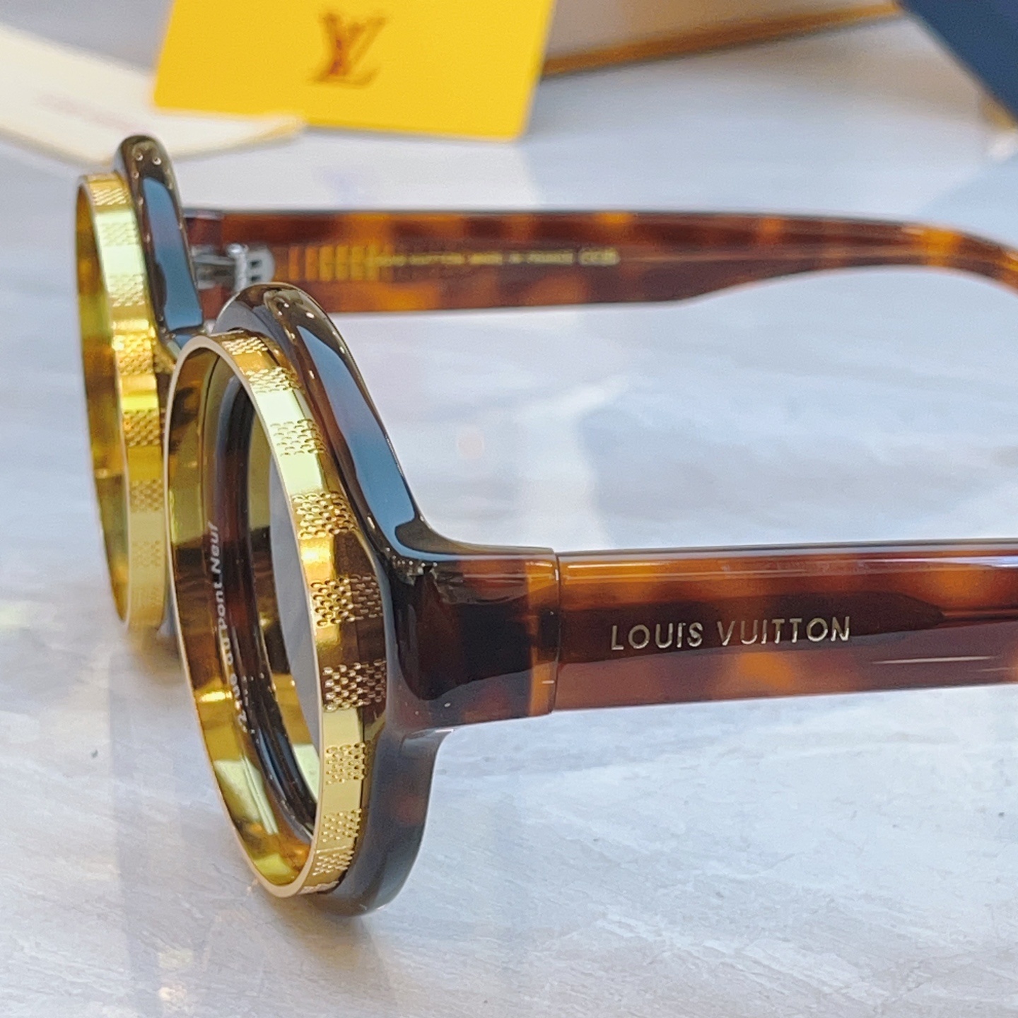 ，【LOUIS VUITTO*】路易*威登新款太阳镜，MODEL：Z2598U，SIZE：44口32-1
