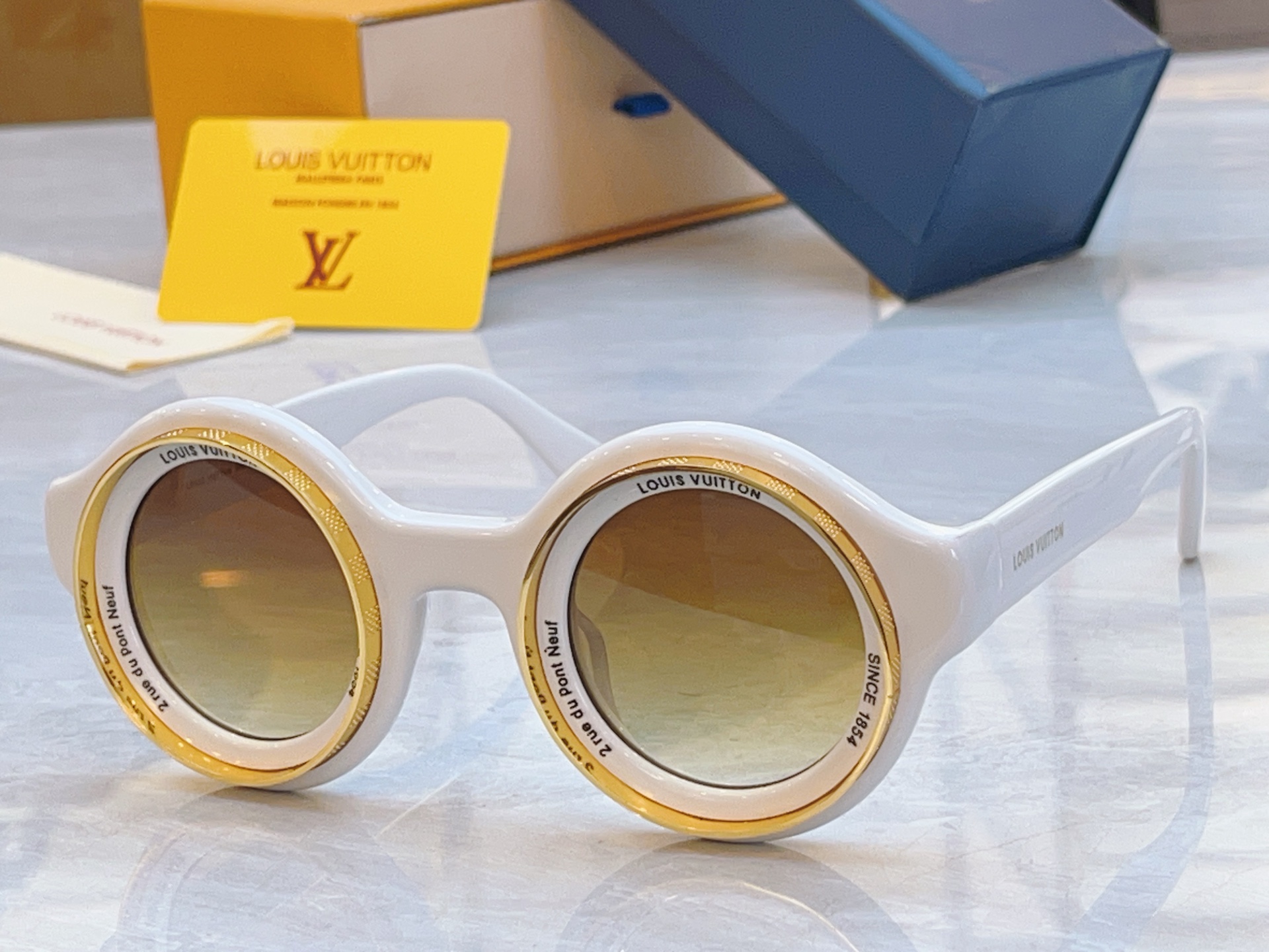 ，【LOUIS VUITTO*】路易*威登新款太阳镜，MODEL：Z2598U，SIZE：44口32-1