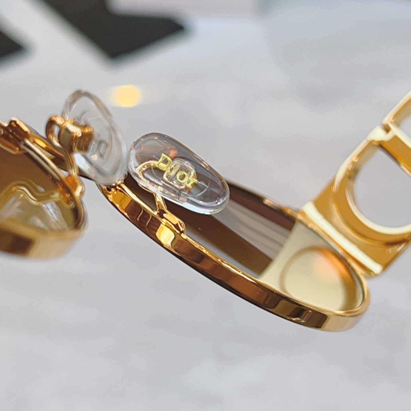 ，【DIO* 】迪*奥新款太阳镜，MODEL：DGSTA61UCR，SIZE：57口20-128