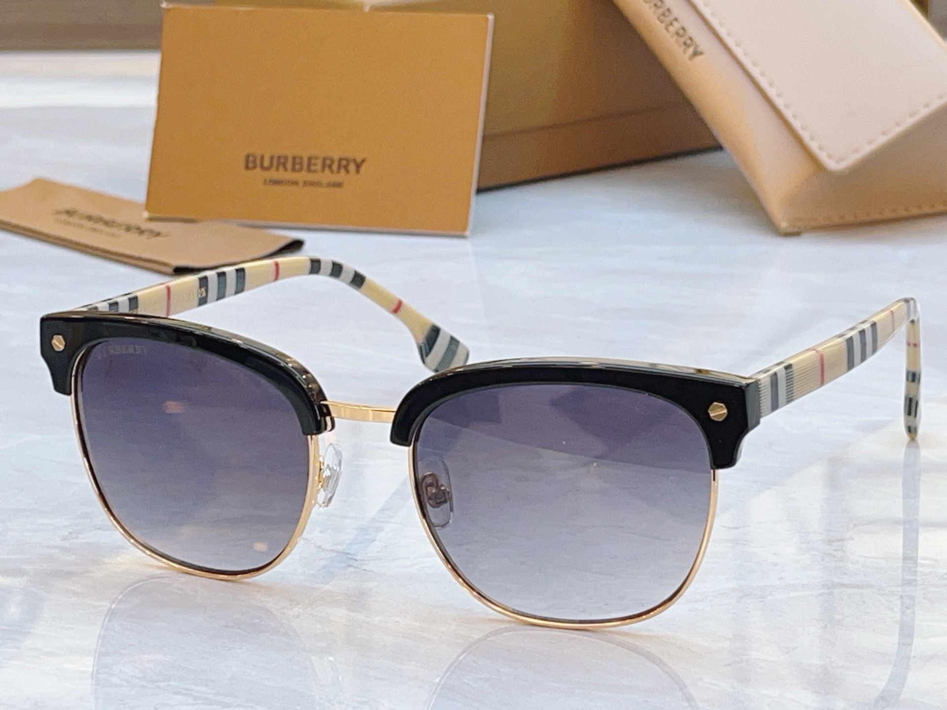 ，【BURBERR*】巴宝*莉新款太阳镜，MODEL：BE4317，SIZE：56口20-145