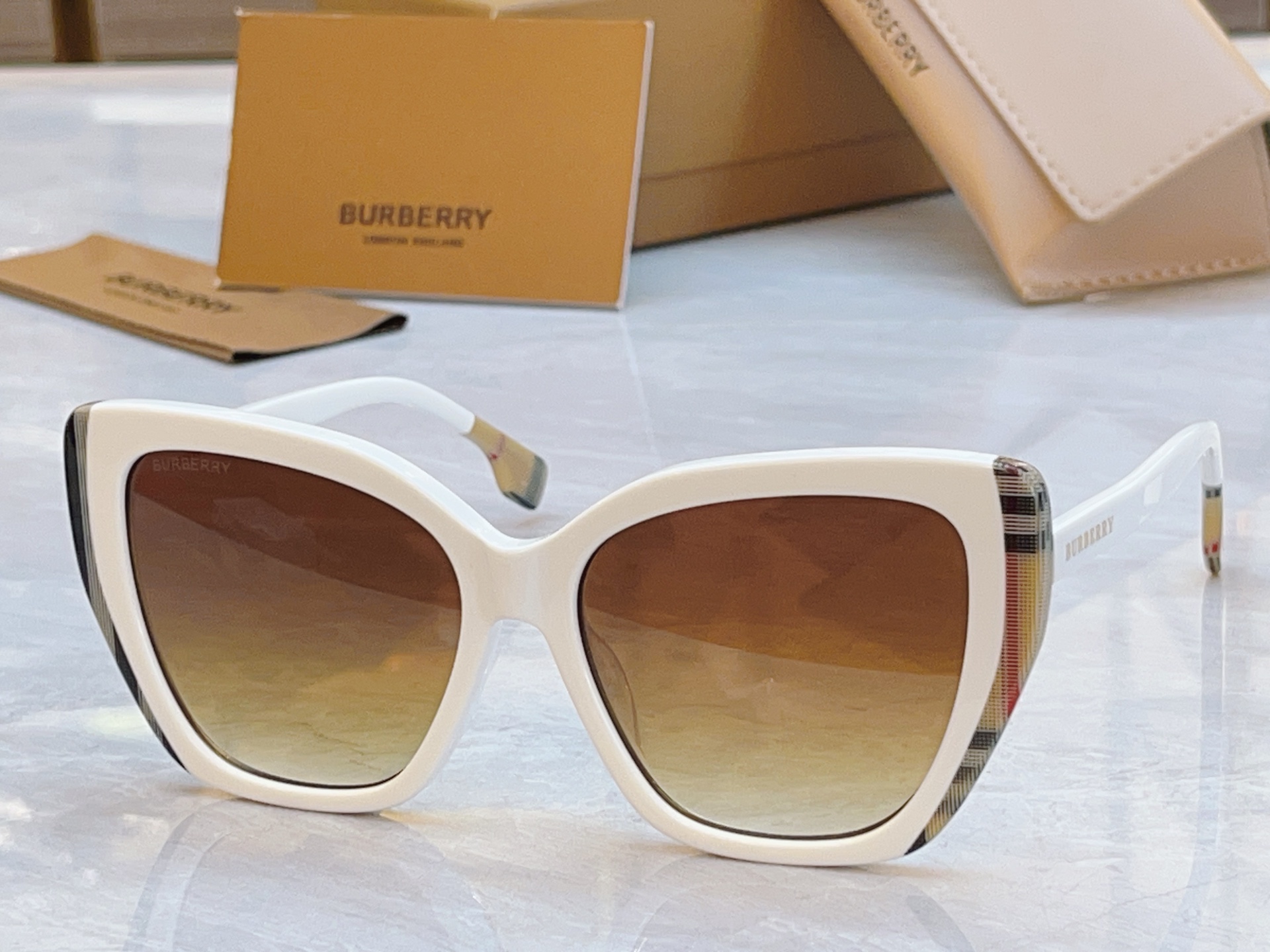 ，【BURBERR*】巴宝*莉新款太阳镜，MODEL：BE4366，SIZE：56口16-145