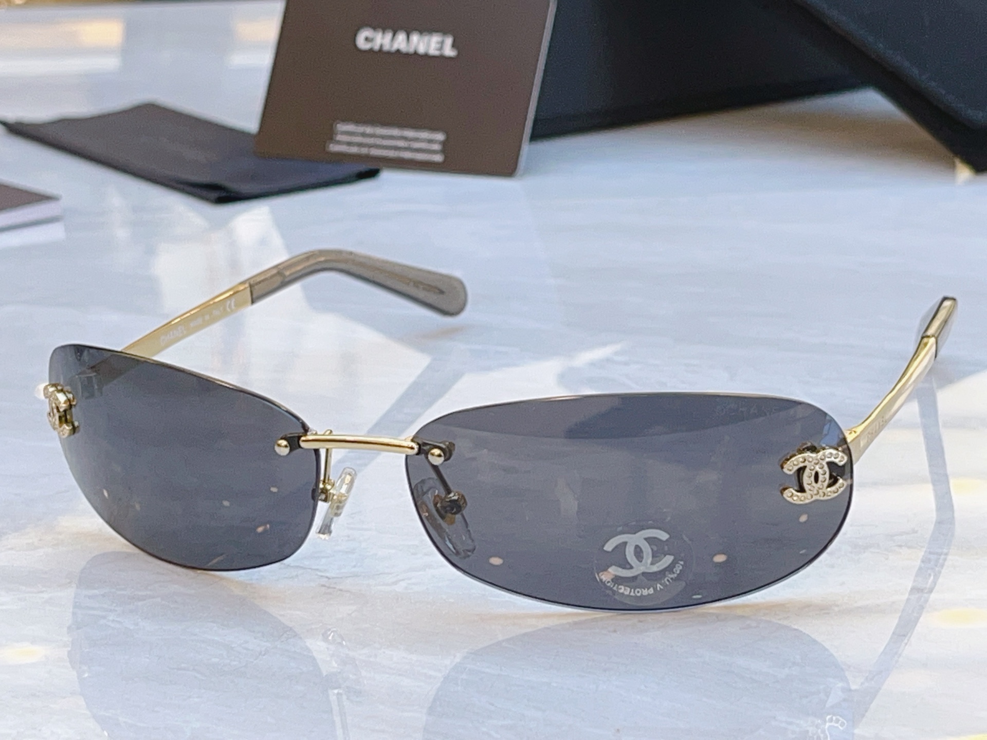 ，【CHANE*】香奈儿新款太阳镜，MODEL：A71560，SIZE：68口16-145