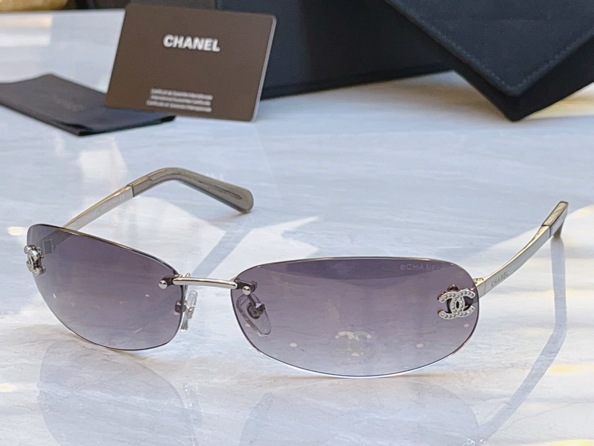 ，【CHANE*】香奈儿新款太阳镜，MODEL：A71560，SIZE：68口16-145