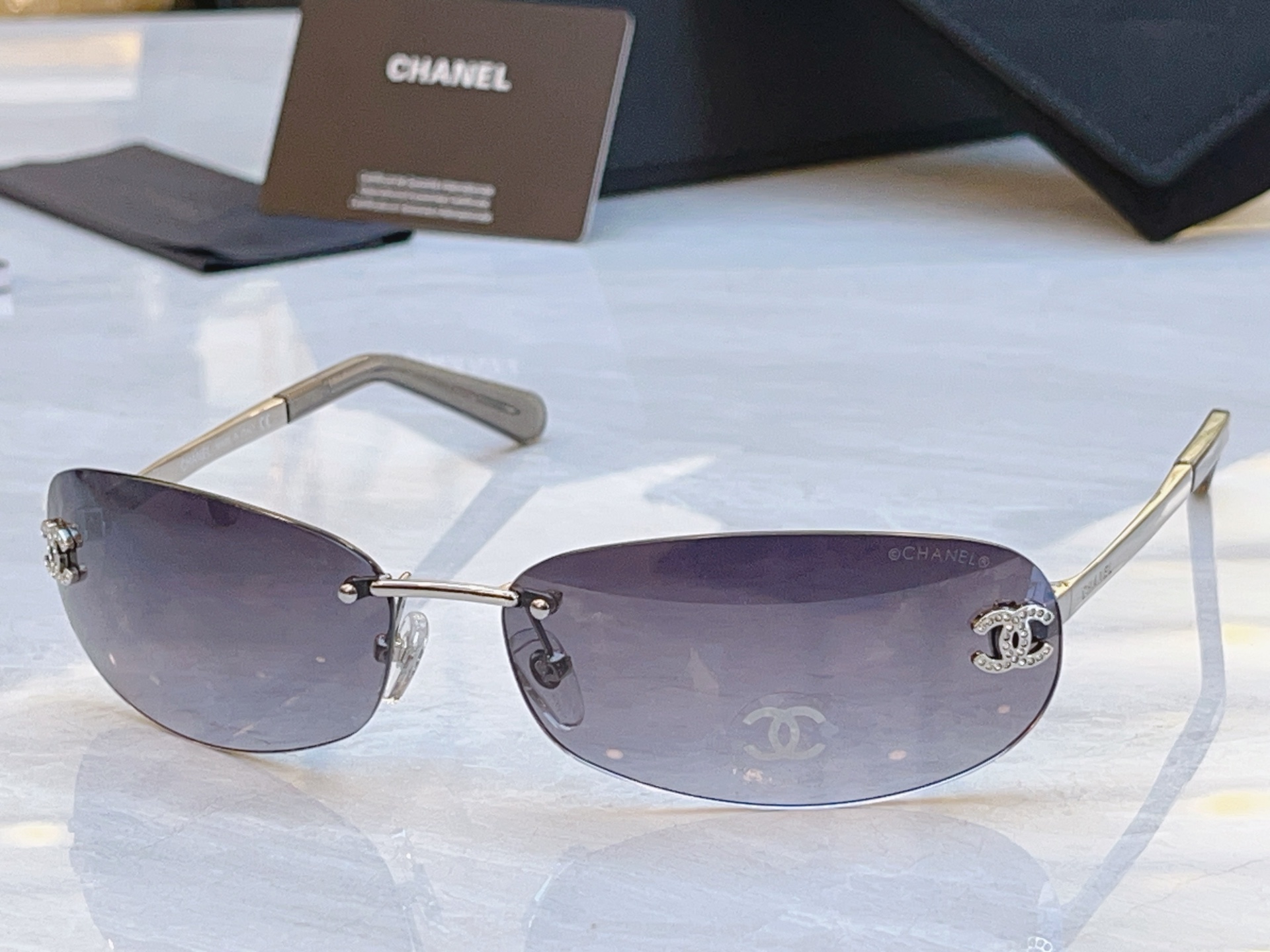 ，【CHANE*】香奈儿新款太阳镜，MODEL：A71560，SIZE：68口16-145