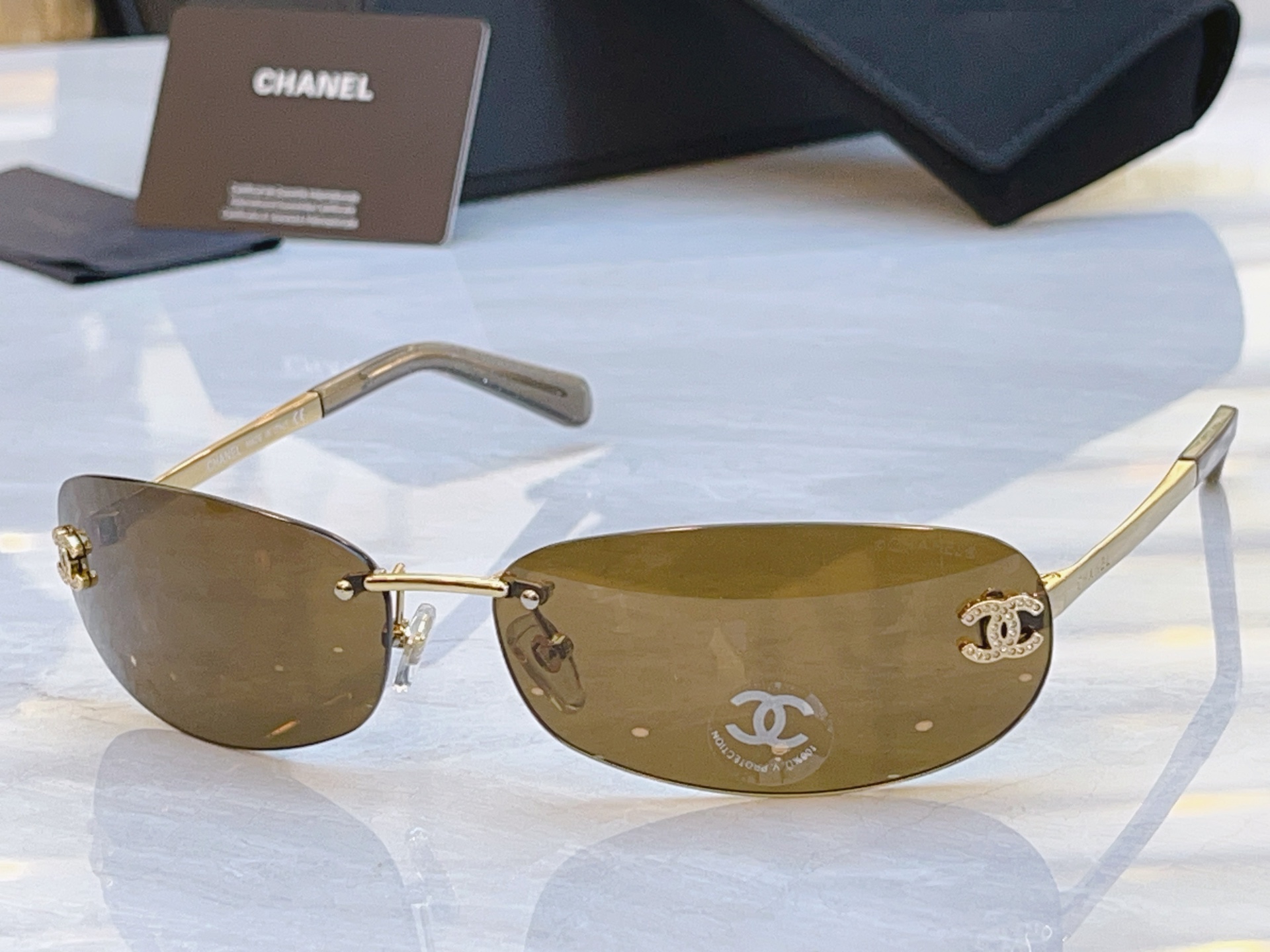 ，【CHANE*】香奈儿新款太阳镜，MODEL：A71560，SIZE：68口16-145