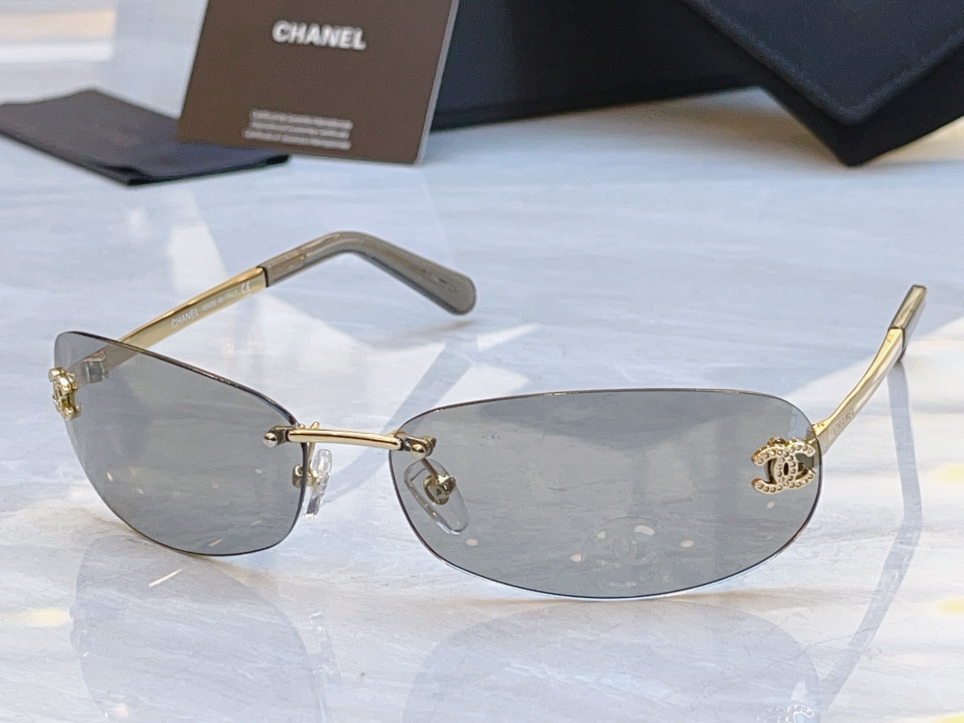 ，【CHANE*】香奈儿新款太阳镜，MODEL：A71560，SIZE：68口16-145