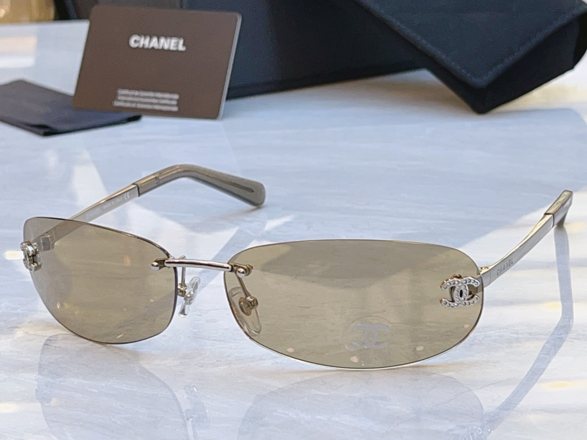 ，【CHANE*】香奈儿新款太阳镜，MODEL：A71560，SIZE：68口16-145