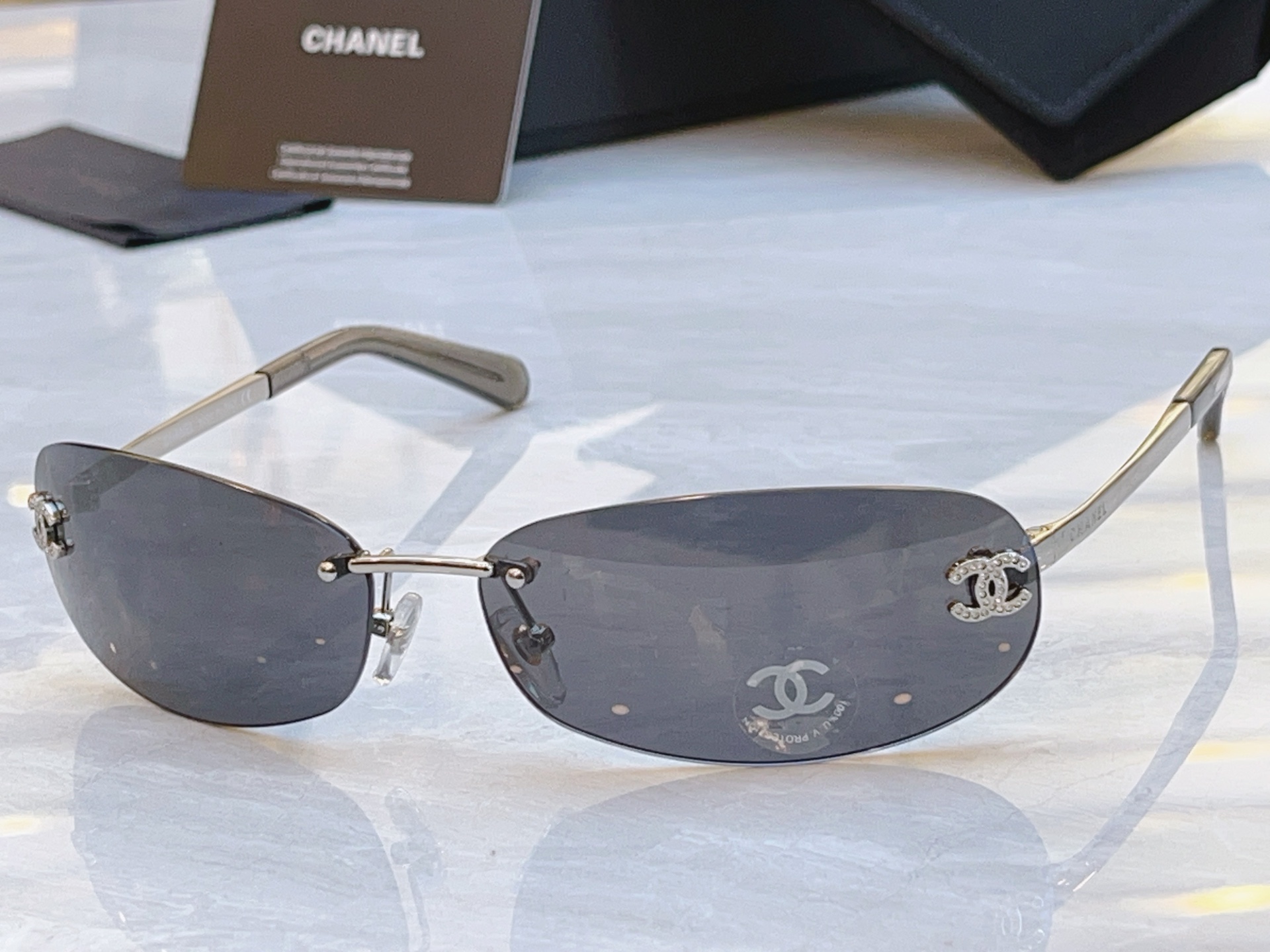 ，【CHANE*】香奈儿新款太阳镜，MODEL：A71560，SIZE：68口16-145