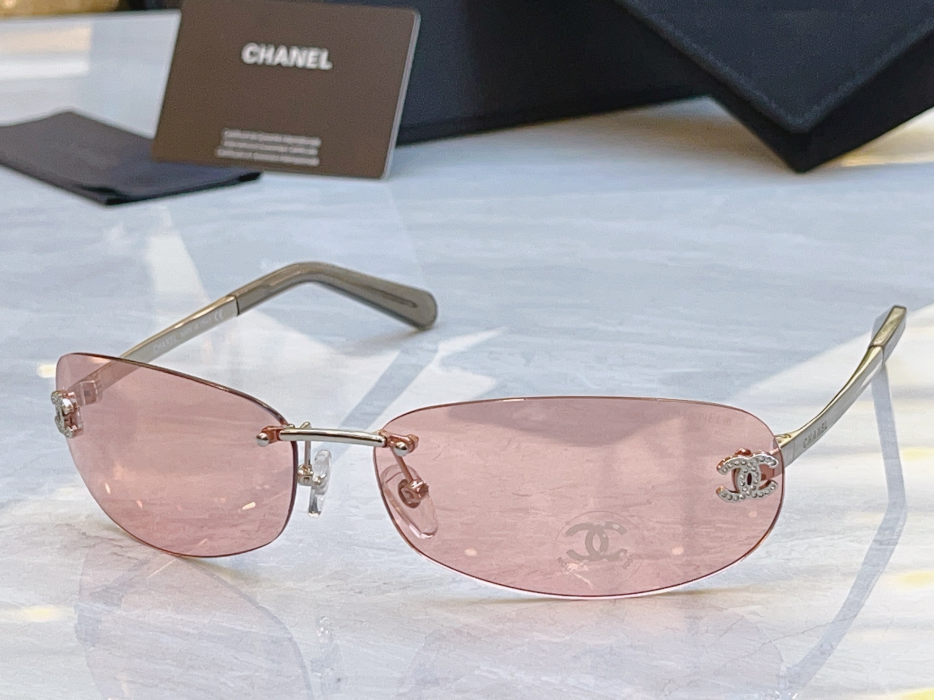 ，【CHANE*】香奈儿新款太阳镜，MODEL：A71560，SIZE：68口16-145