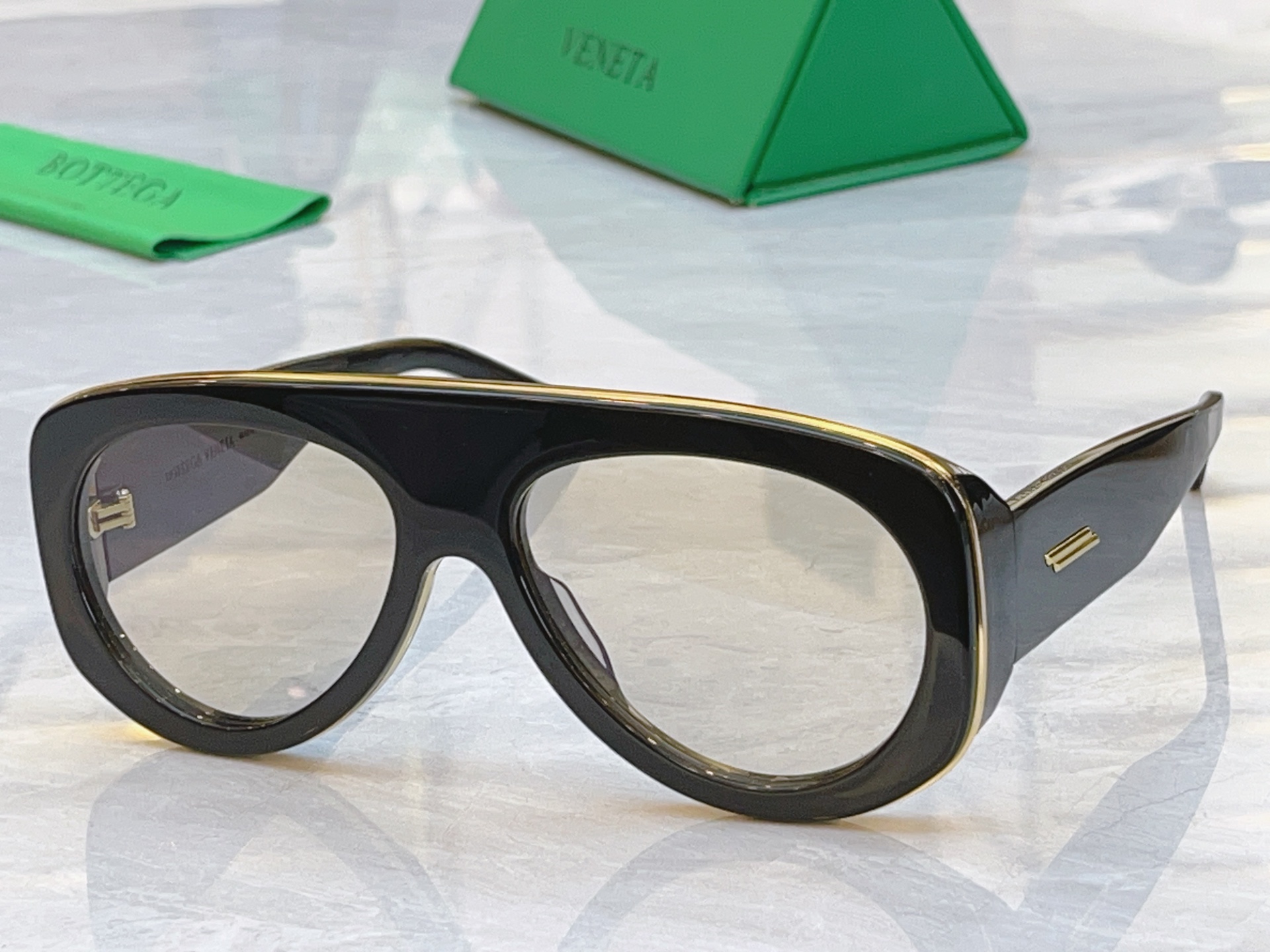 ，【BOTTEGA VENET*】宝缇*嘉新款太阳镜，MODEL：BV1362S，SIZE：58口17-